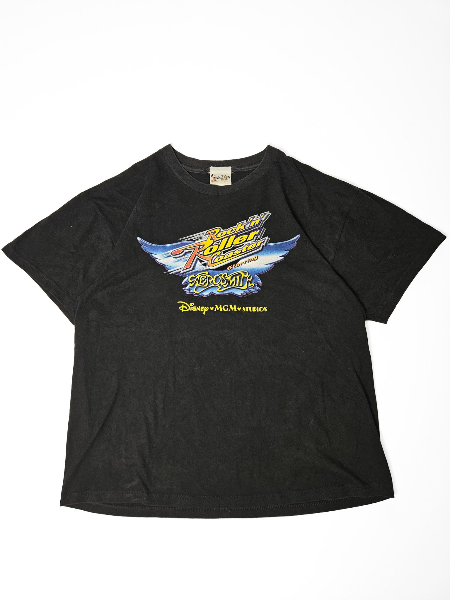 Zwart vintage Rock 'N' Roller Coaster T-shirt met Aerosmith en Disney-MGM Studios print op flat lay
