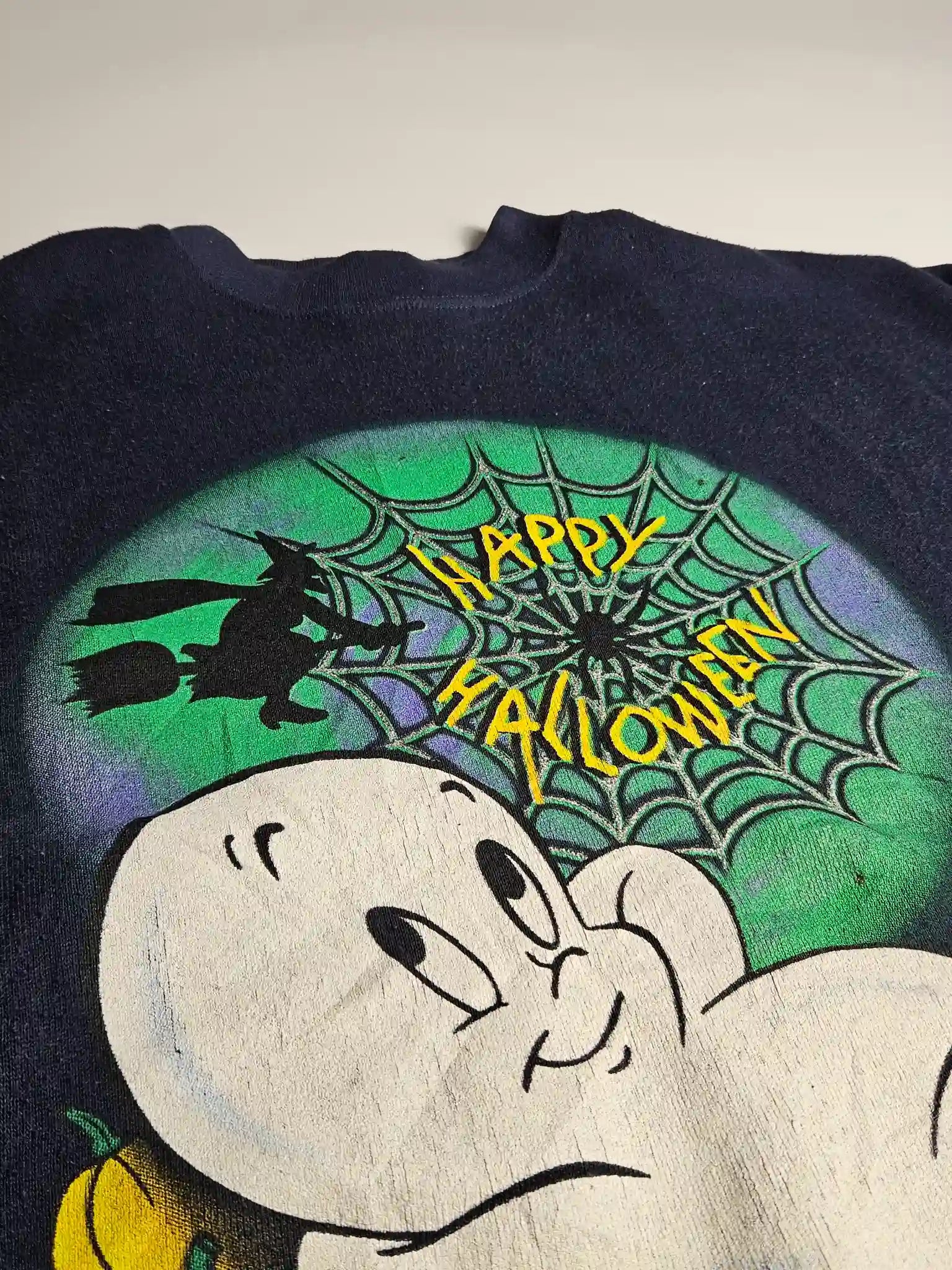 Close-up Casper spook print en spinnenweb detail
