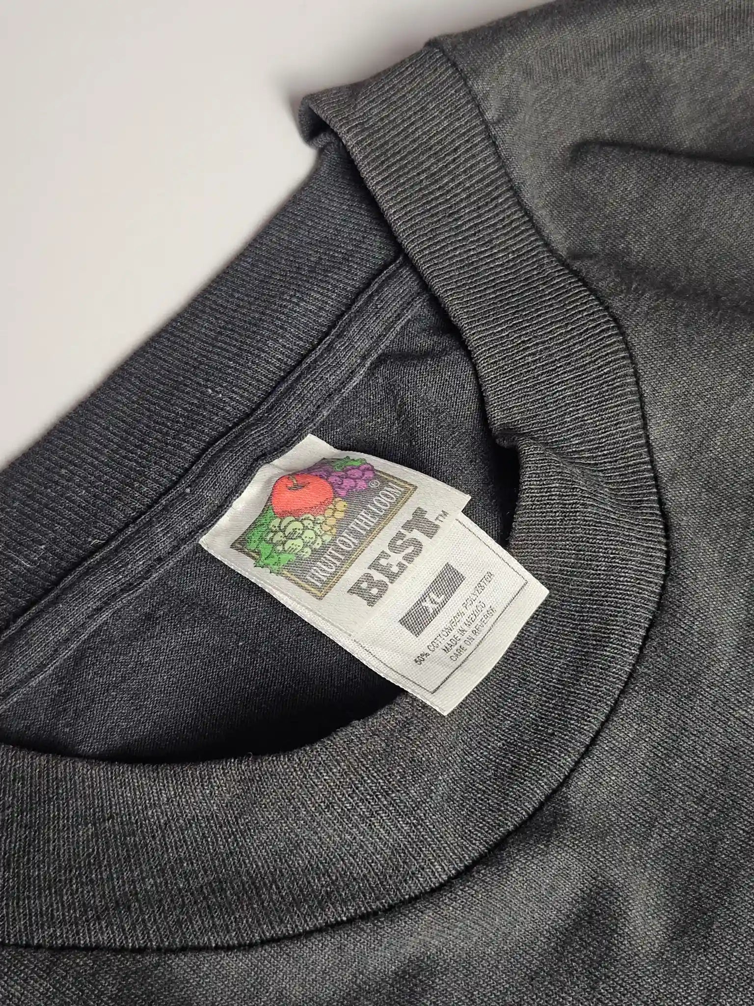 Fruit of the Loom Best vintage label jaren 90 G.R.E.A.T. t-shirt detail