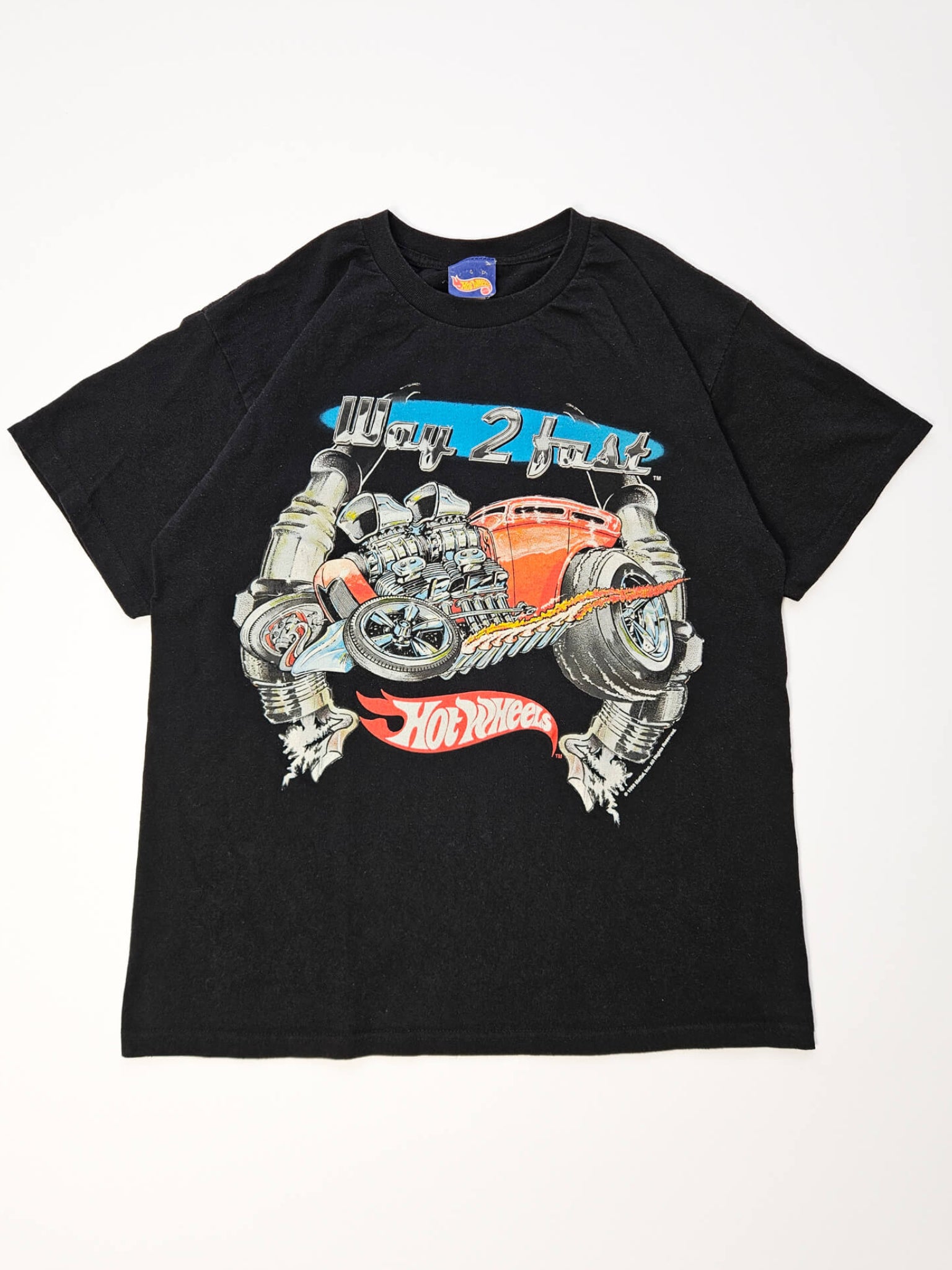 ⦁ Front: 1999 Hot Wheels vintage T-shirt in zwart met Way 2 Fast hot rod graphic en flame-logo, voorkant flatlay
