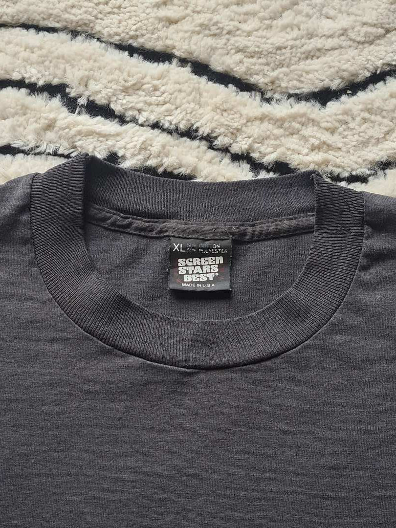Screen Stars Best vintage T-shirt tag – Made in USA, jaren 90 basics met stevig katoen en iconisch zwart label.

