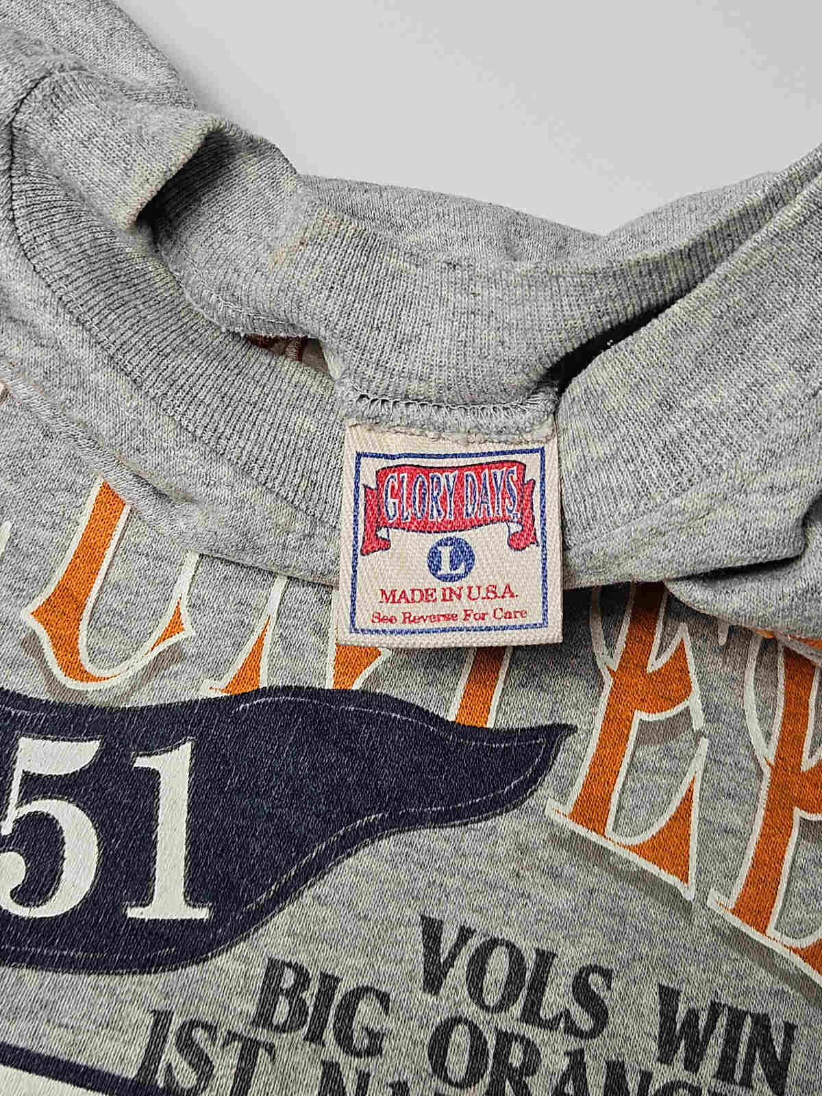 "Origineel Glory Days label op Tennessee Volunteers sweater – Made in USA, typisch jaren 90 college sportswear productie"

