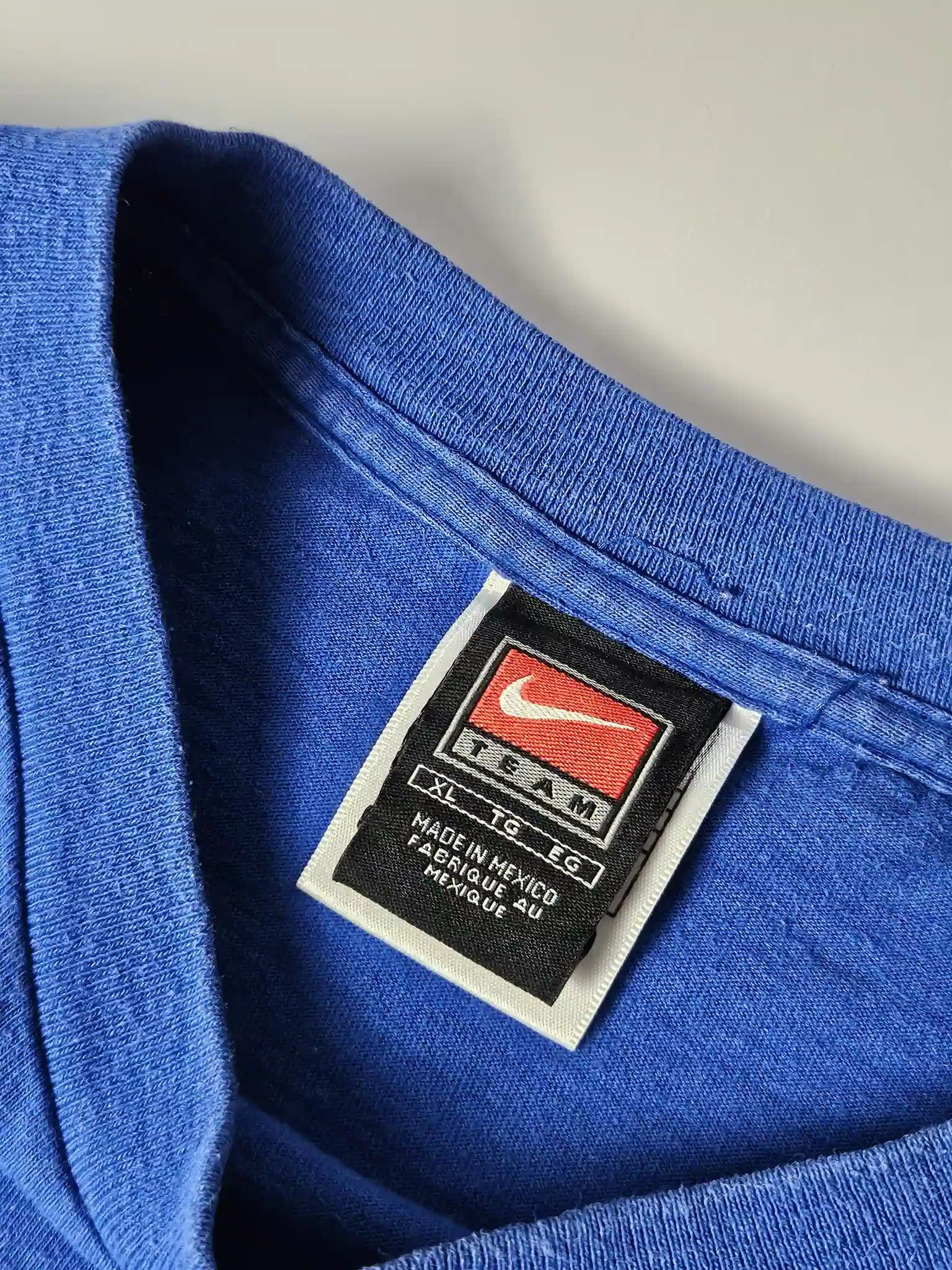 Nike Team label – Made in Mexico, authentiek jaren 90 college sportswear long sleeve T-shirt, herkenbaar voor vintage Nike collectors

