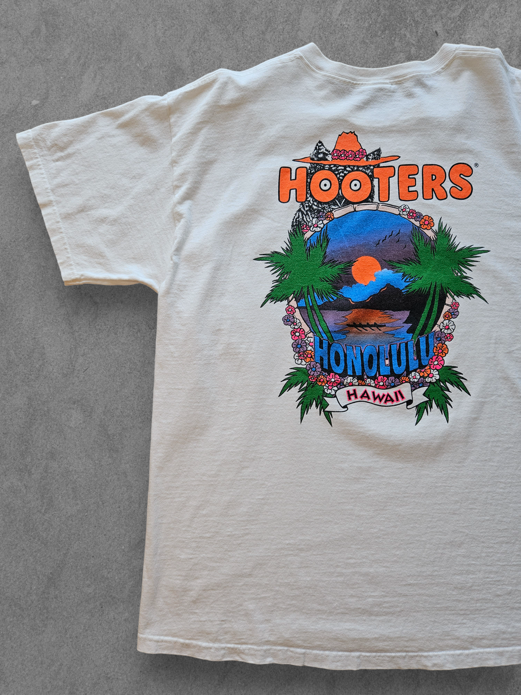90s FRUIT OF THE LOOM ''HOOTERS HAWAII'' T-SHIRT [XL]