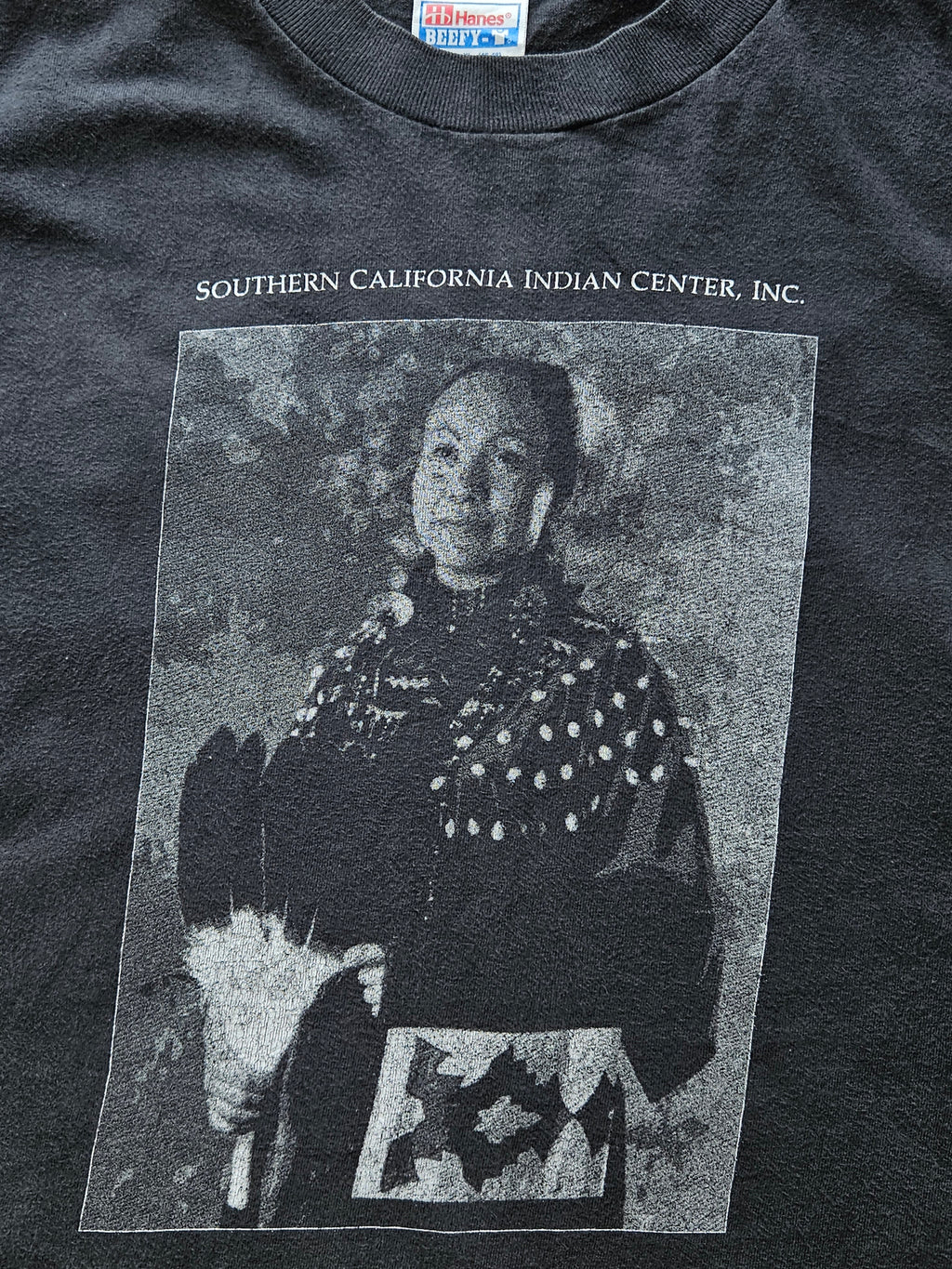 90s HANES ''SOUTHERN CALIFORNIA INDIAN CENTER'' T-SHIRT [XL]