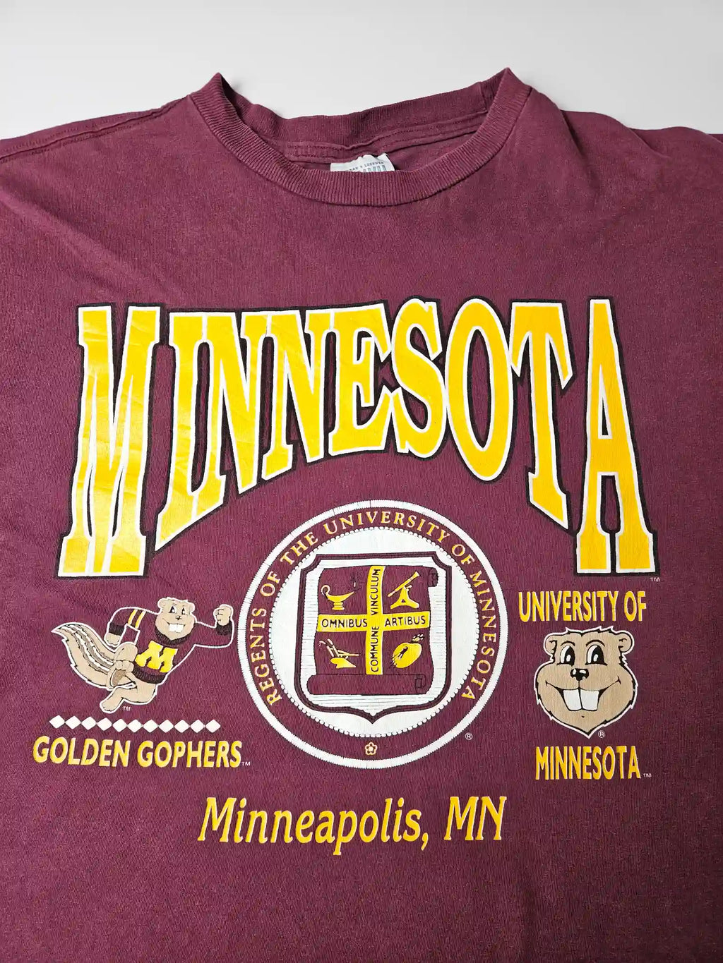 Bordeaux vintage T-shirt uit de jaren 90 met University of Minnesota print