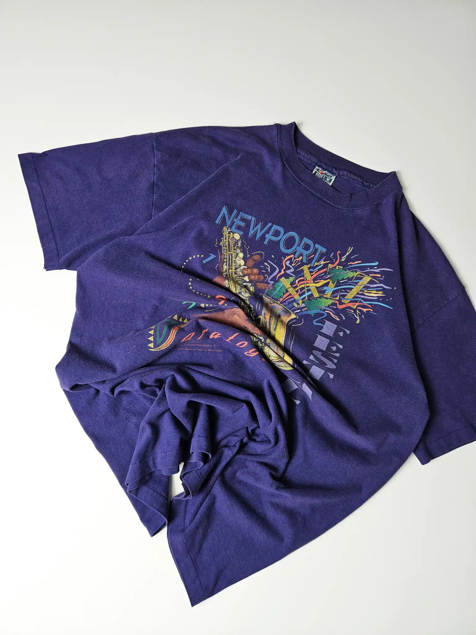 Paars 1992 vintage T-shirt met Newport Jazz Festival Saratoga print