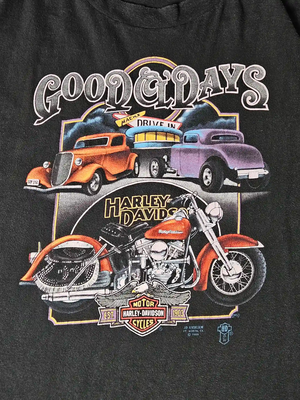 Detail: Close-up van Harley-motor en hot rods in vintage 80s stijl

