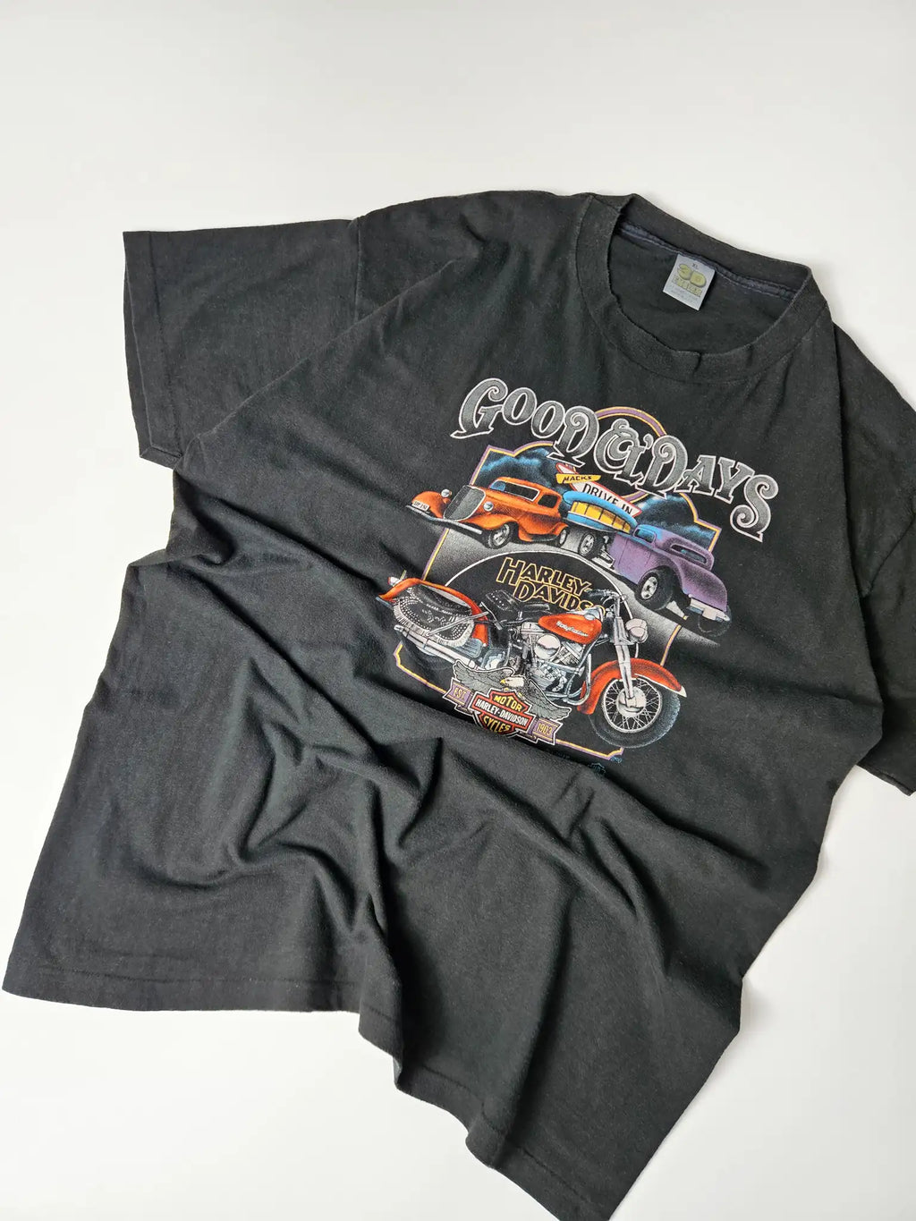 Front: 1988 Harley-Davidson T-shirt met kleurrijke 'Good Ol’ Days' graphic

