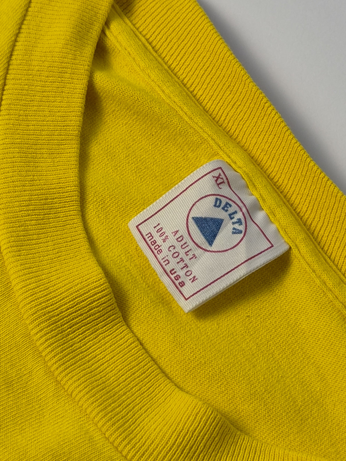 Vintage Nestlé Quik T-shirt uit 1996 met Delta Adult XL Made in USA label van 100% katoen.