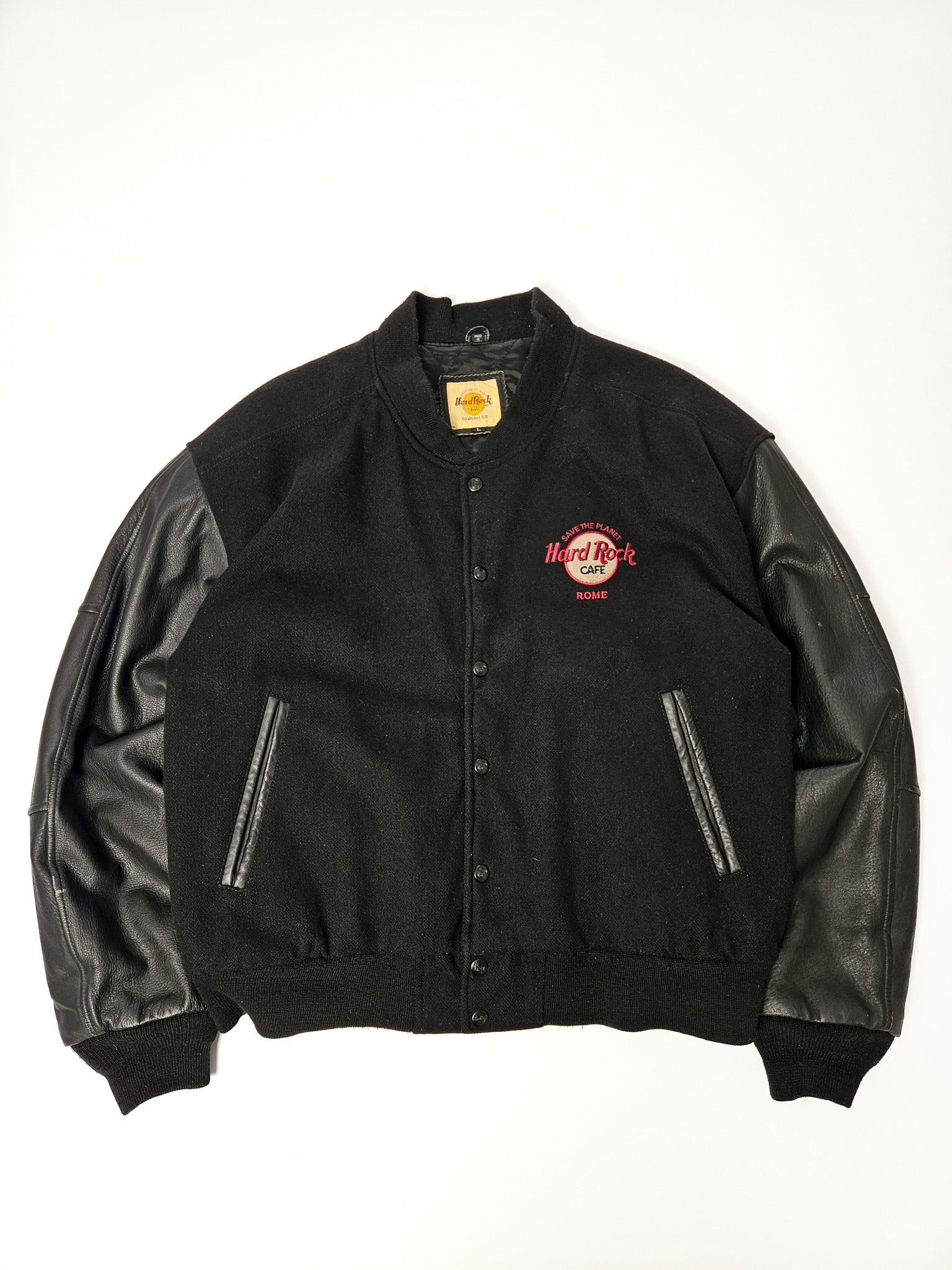 Vintage Hard Rock Café Rome varsity jas uit de jaren 90 met geborduurd logo en knoopsluiting

