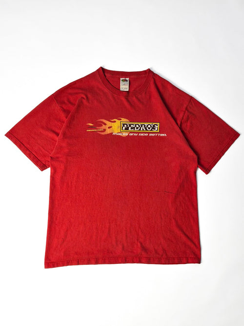 Rood vintage Pedro’s cycling T-shirt uit circa 2000 met flame graphic, logo en Makes Any Ride Better print op de voorkant.