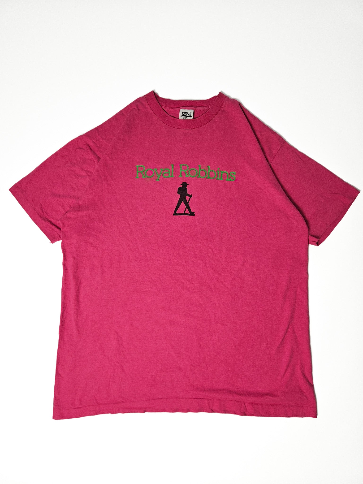 Felroze vintage Tony Robbins T-shirt met groene tekst en silhouette print op flat lay