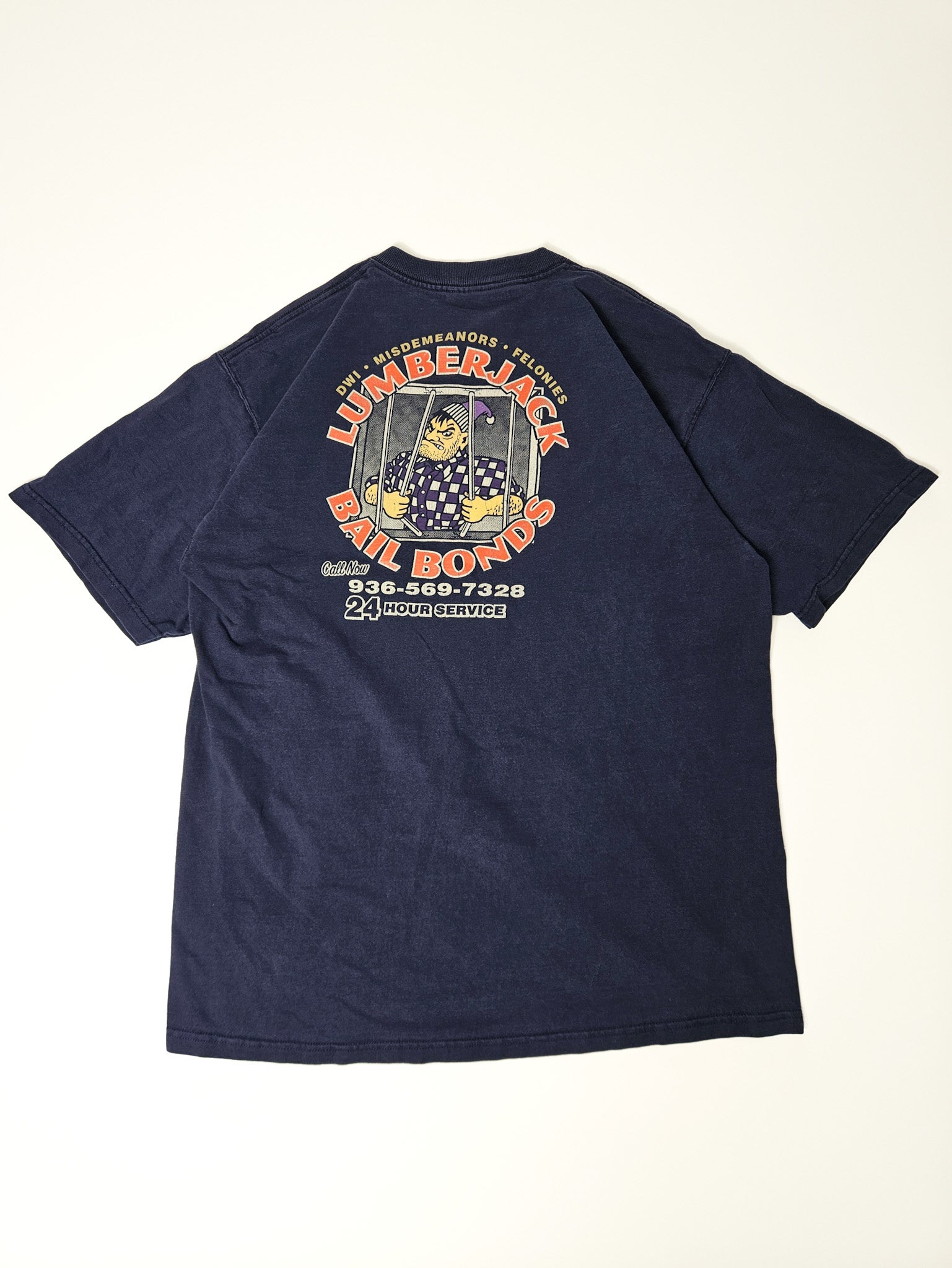 Achterkant van vintage Lumberjack Bail Bonds T-shirt met tekst en contactinformatie
