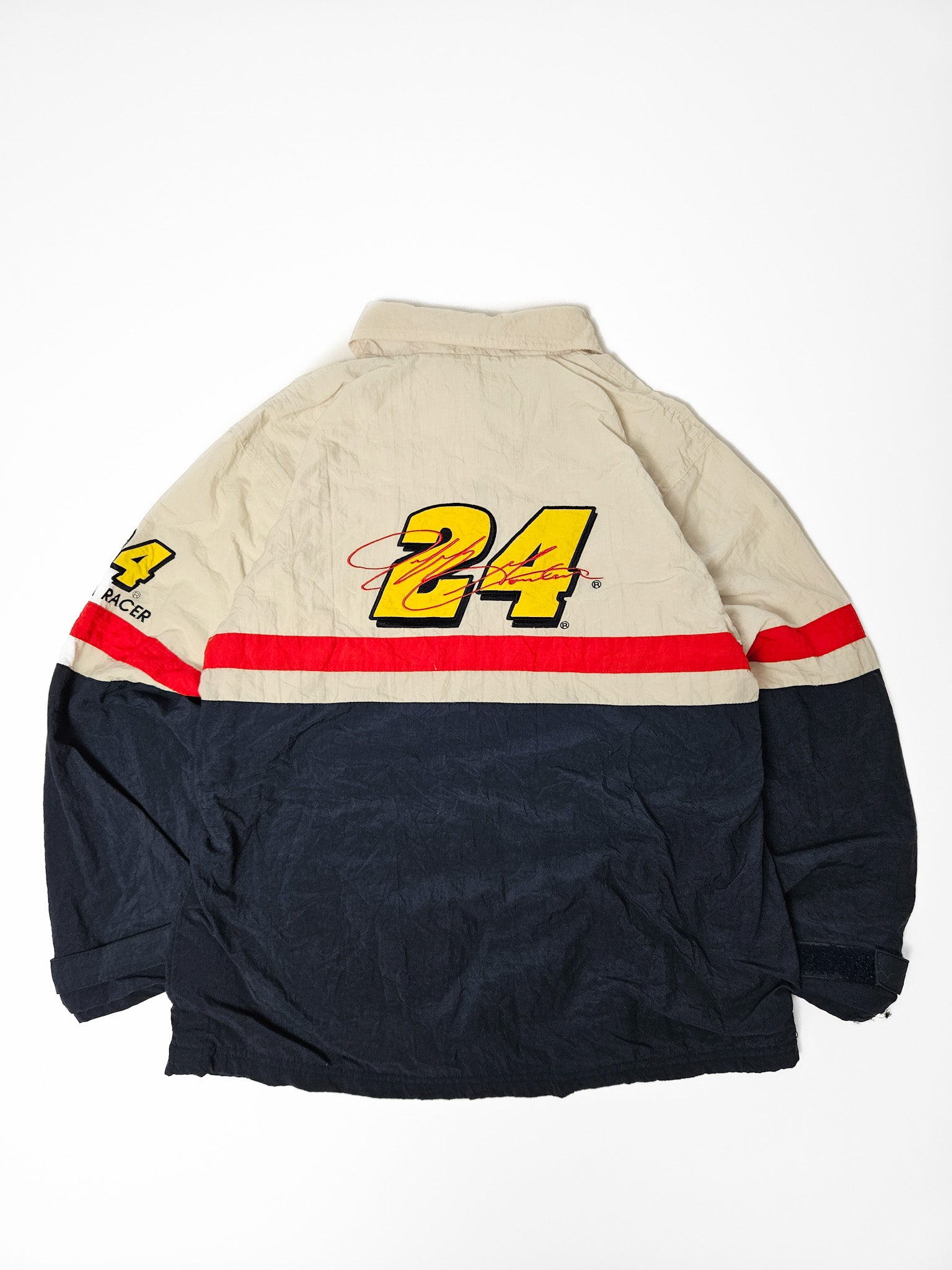 Achterzijde van de vintage NASCAR jas met groot DuPont-logo en opvallende kleurvlakken in rood, geel en blauw