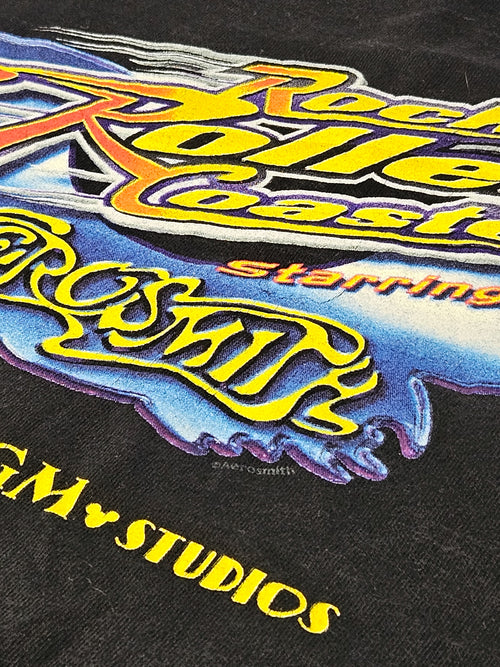 Close-up van de Rock 'N' Roller Coaster Aerosmith Disney-MGM Studios print op vintage T-shirt