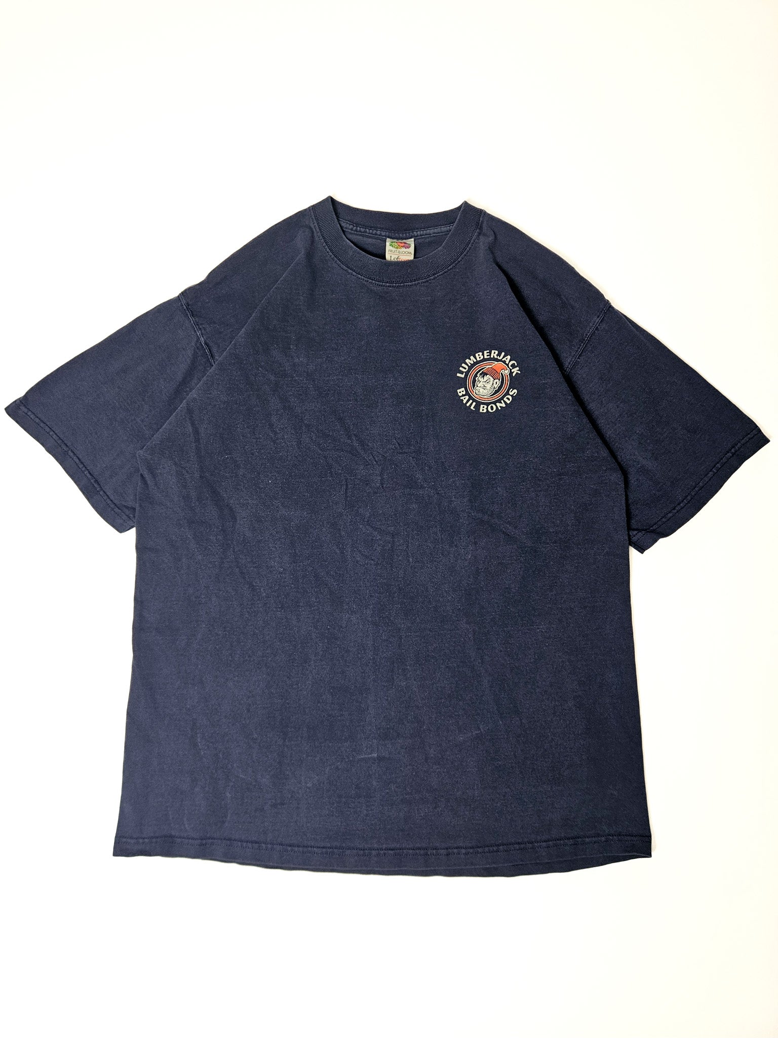 Donkerblauw vintage Lumberjack Bail Bonds T-shirt met cartoon print op flat lay