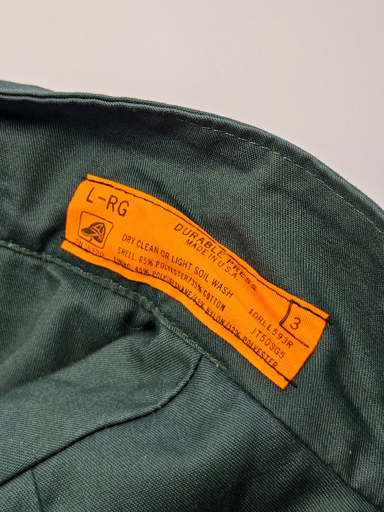 Durable Press label met maataanduiding L-RG en Made in USA vermelding