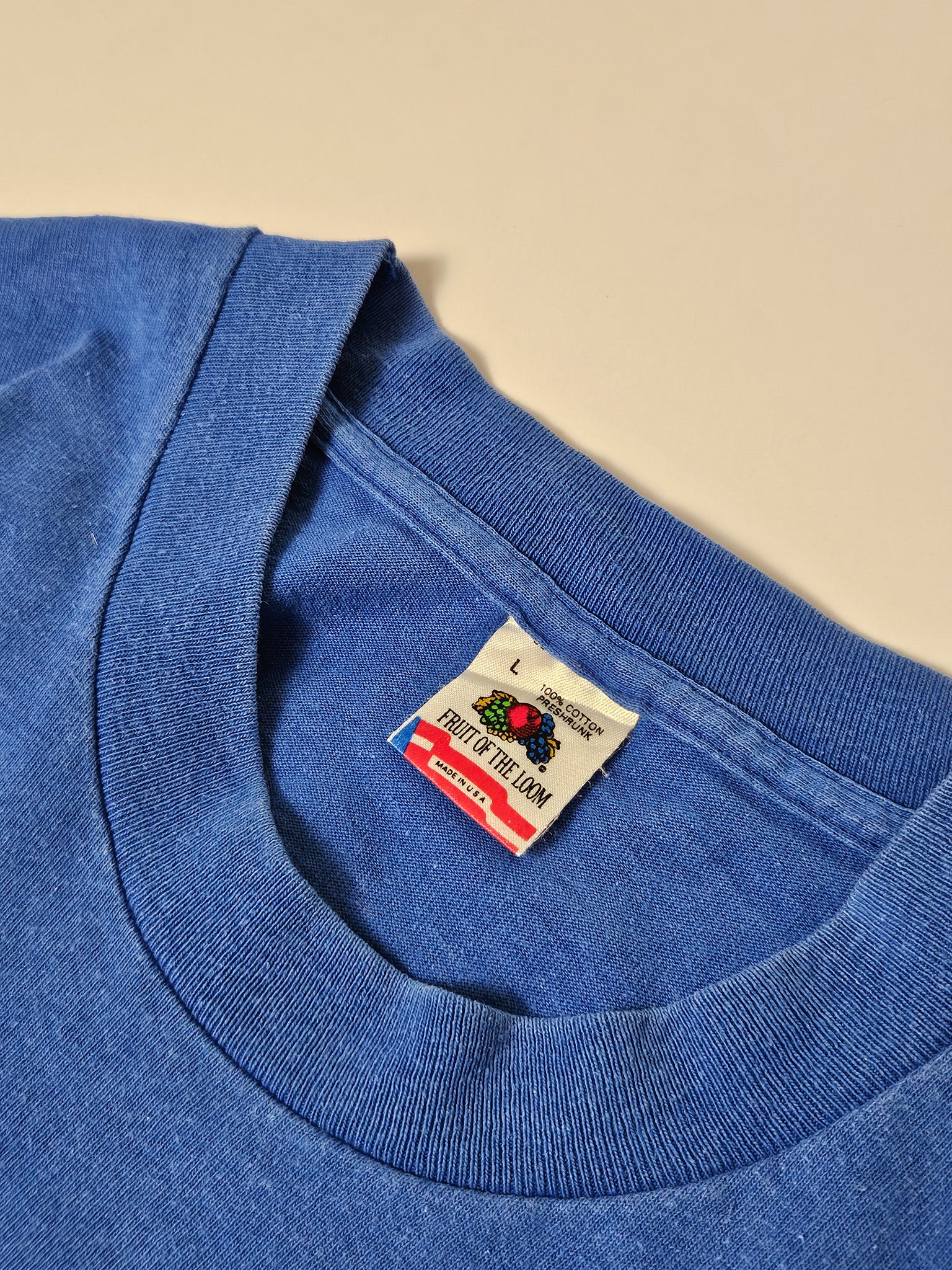 Hals met Fruit of the Loom tag made in USA maat L