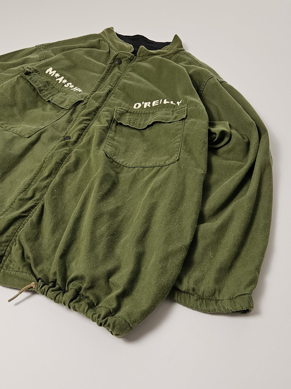 Vintage MASH military jas uit de jaren 80 in olijfgroen, met opgestikte borstpatch en knoopsluiting*

