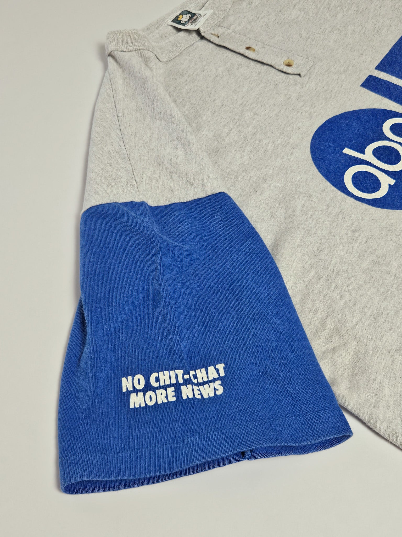 Vintage ABC15 News T-shirt uit de jaren 90 met blauwe jersey mouwen en frontprint van het logo, maat 2XL