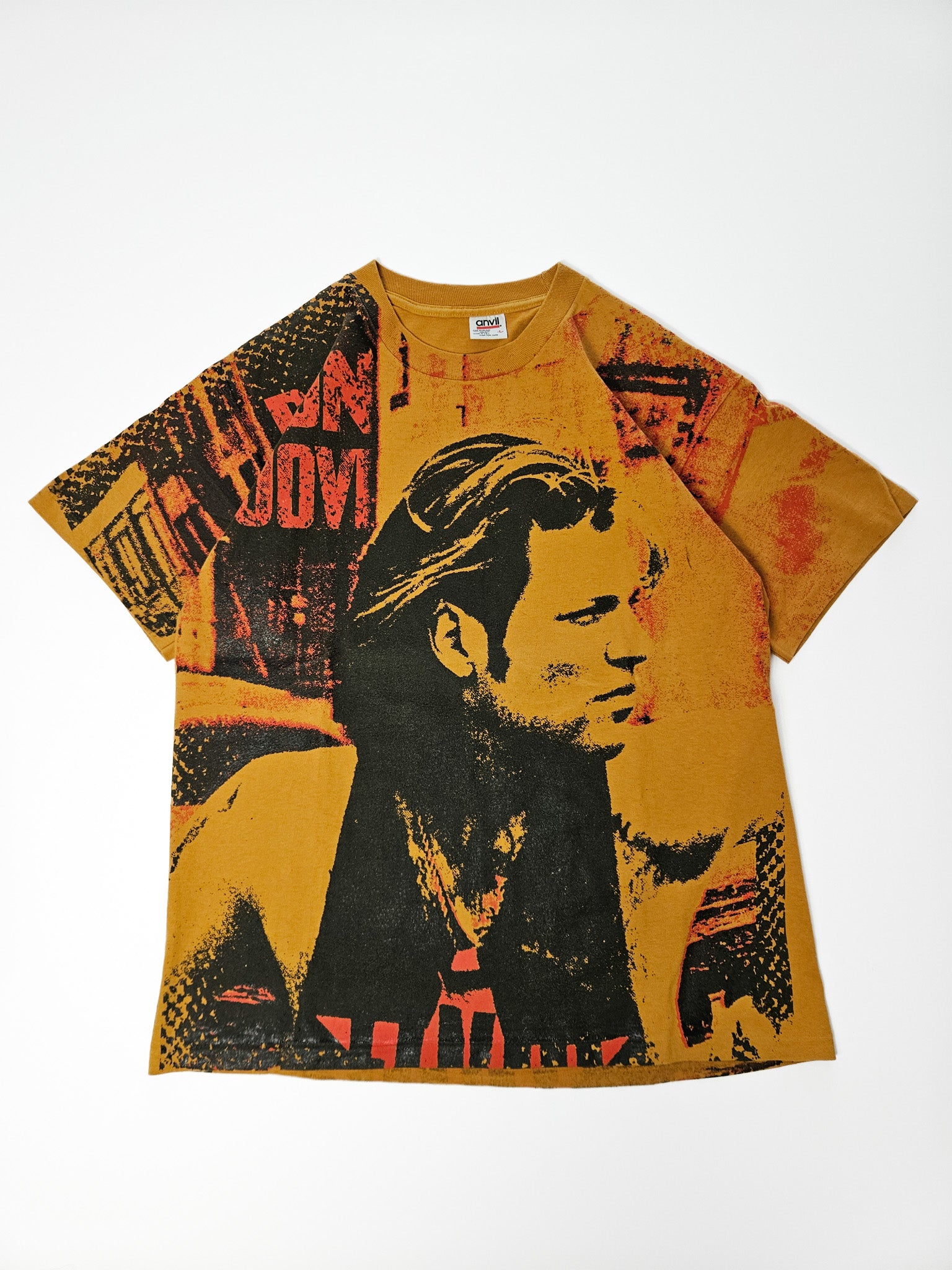 1990s Bon Jovi T-shirt met all-over front- en backprint van Jon Bon Jovi, mosterdgeel katoen, maat L