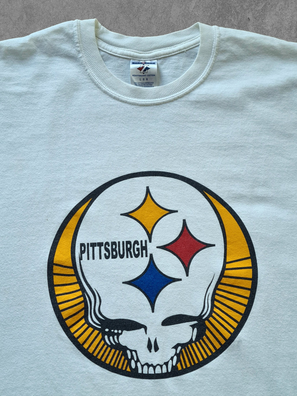 De vintage winkel met tweedehands kleding uit de thrift | 00s JERZEES ''GRATEFUL DEAD PITTSBURGH'' T-SHIRT [L] T-SHIRT