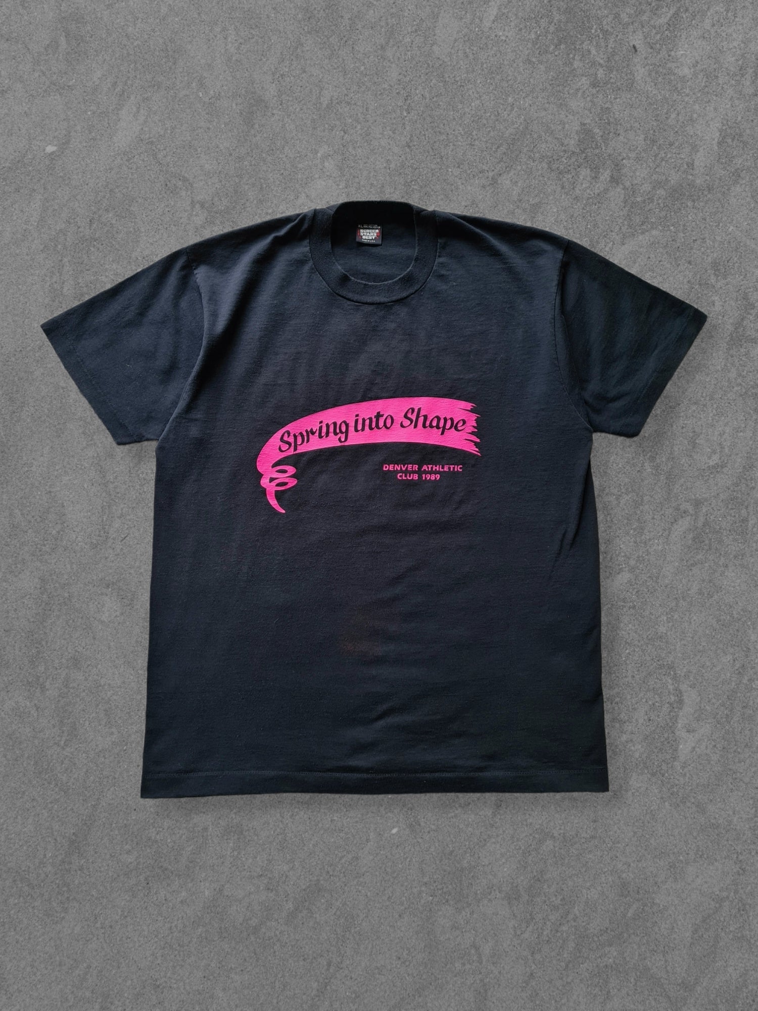 De vintage winkel met tweedehands kleding uit de thrift | 1989 SCREEN STARS ''DENVER ATHLETIC'' T-SHIRT [XL] T-SHIRT