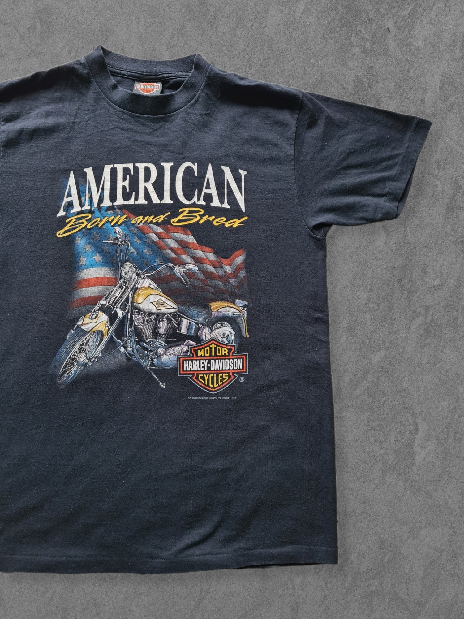 De vintage winkel met tweedehands kleding uit de thrift | 1992 3D EMBLEM ''BORN AND BREAD'' T-SHIRT [L] T-SHIRT