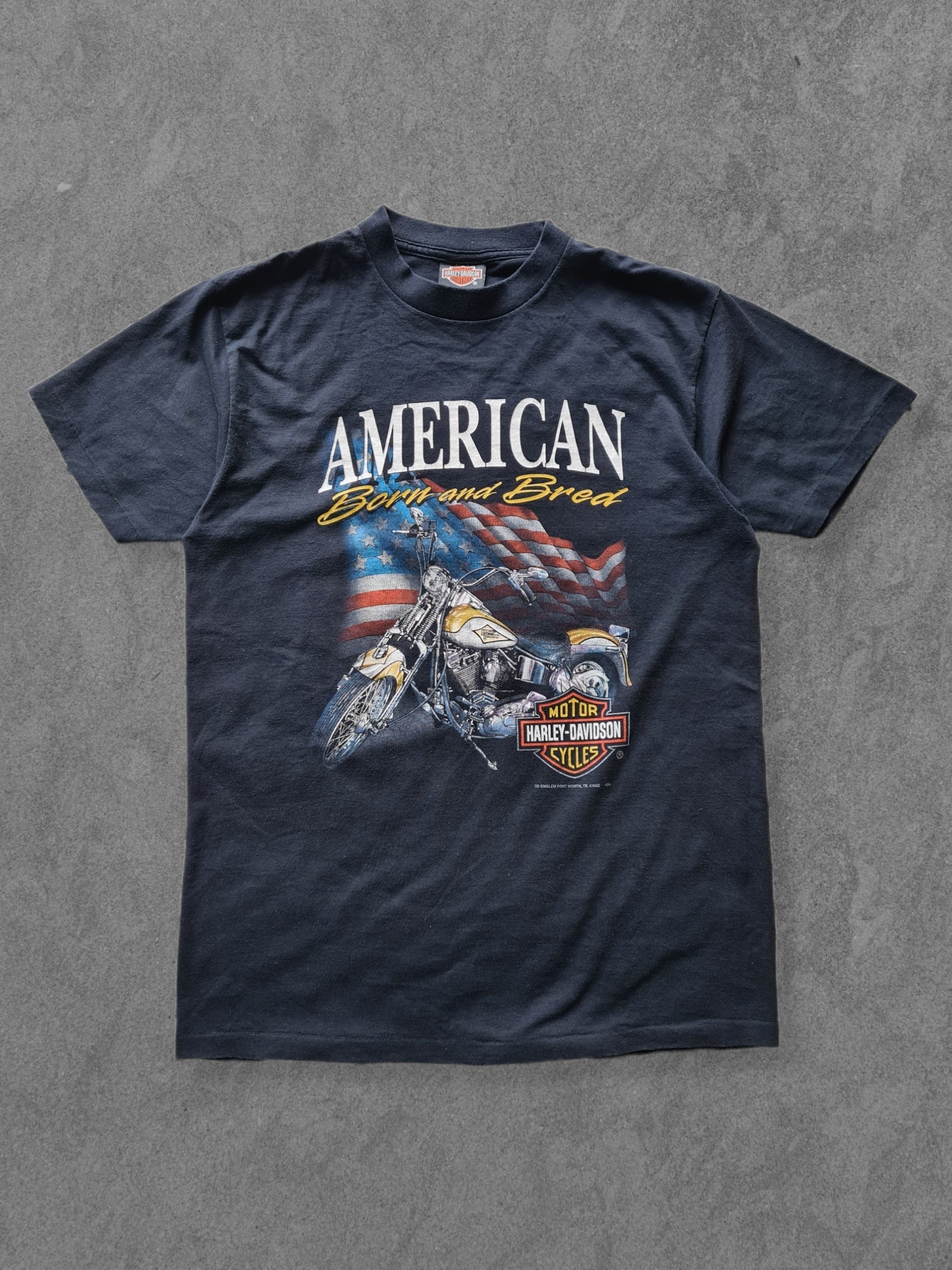 De vintage winkel met tweedehands kleding uit de thrift | 1992 3D EMBLEM ''BORN AND BREAD'' T-SHIRT [L] T-SHIRT