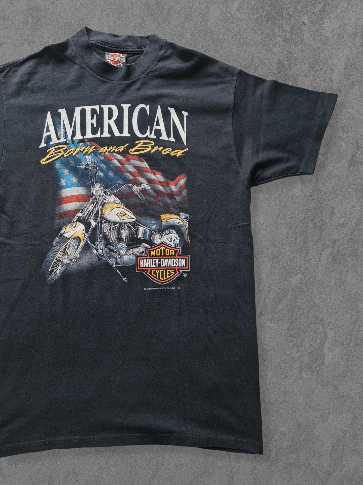 De vintage winkel met tweedehands kleding uit de thrift | 1992 3D EMBLEM ''BORN AND BREAD'' T-SHIRT [L] T-SHIRT
