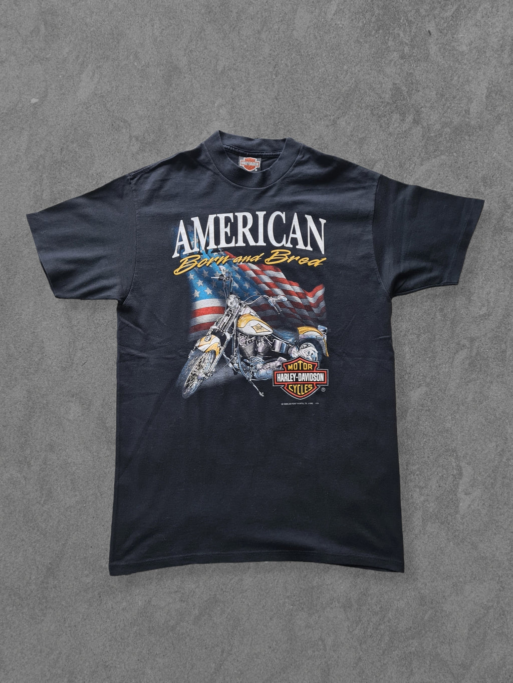 De vintage winkel met tweedehands kleding uit de thrift | 1992 3D EMBLEM ''BORN AND BREAD'' T-SHIRT [L] T-SHIRT
