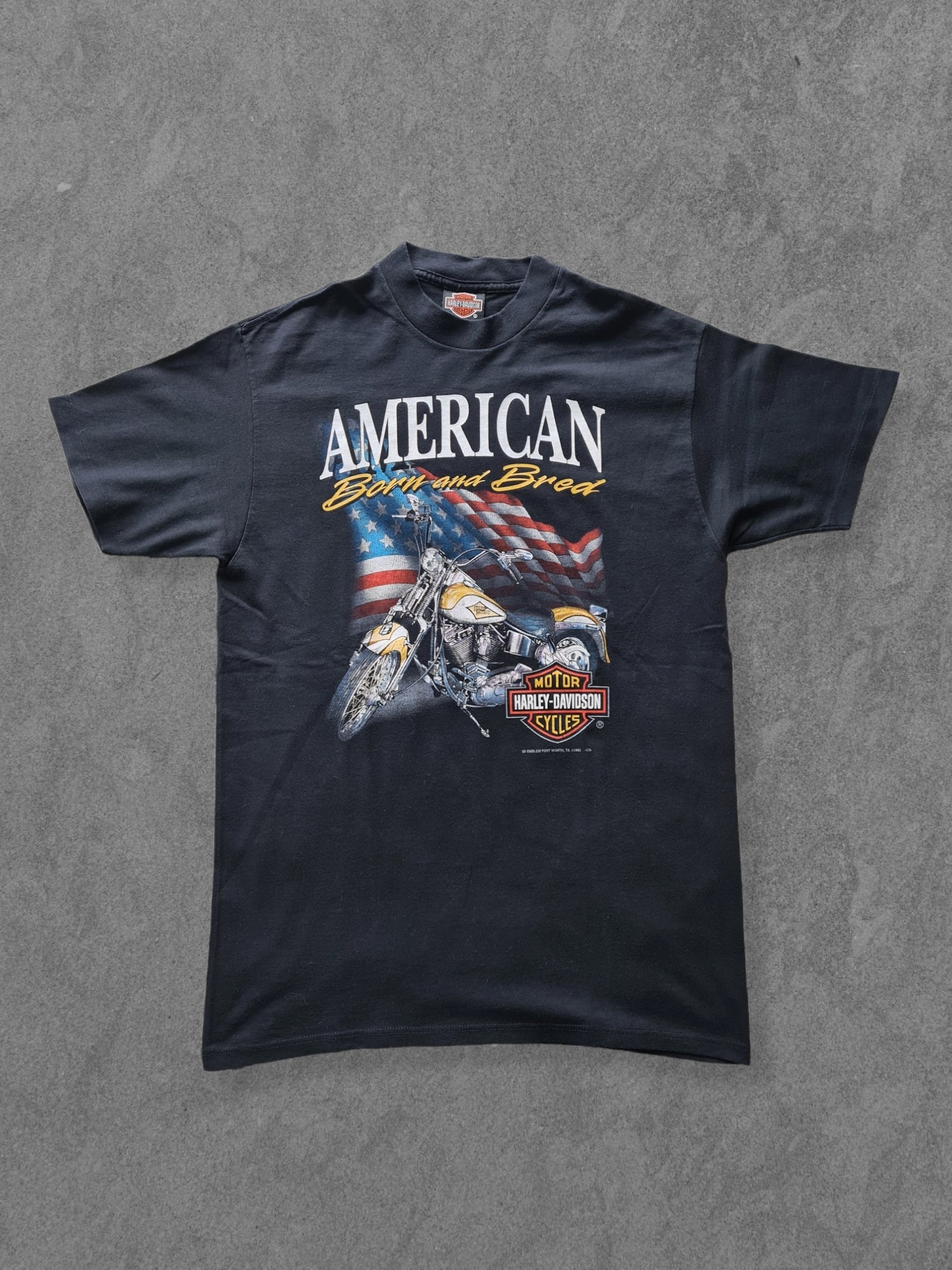 De vintage winkel met tweedehands kleding uit de thrift | 1992 3D EMBLEM ''BORN AND BREAD'' T-SHIRT [L] T-SHIRT