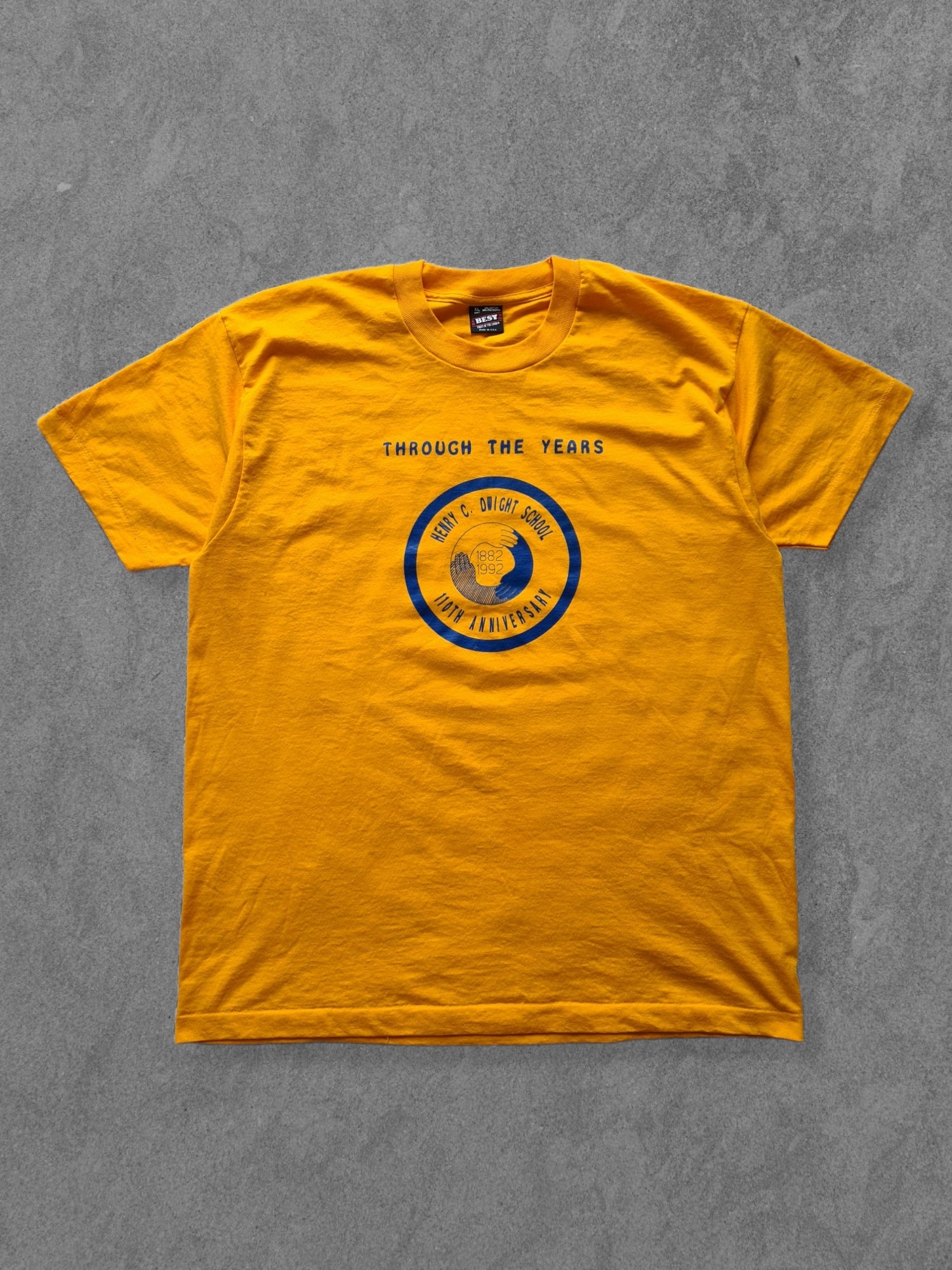 De vintage winkel met tweedehands kleding uit de thrift | 1992 FRUIT OF THE LOOM ''THE YEARS'' T-SHIRT [XL] T-SHIRT