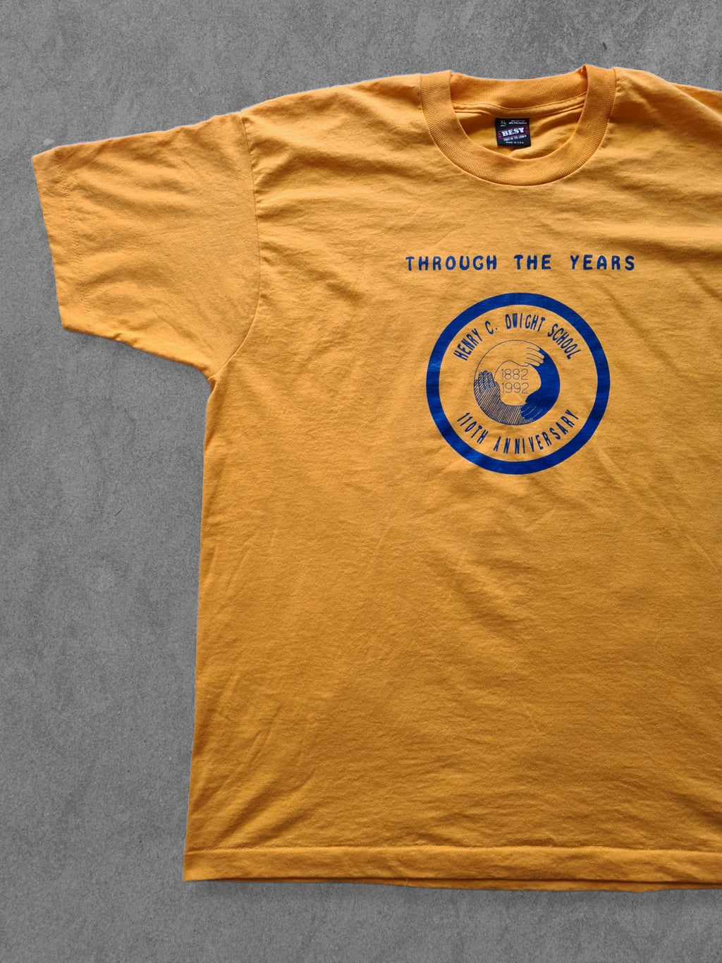 De vintage winkel met tweedehands kleding uit de thrift | 1992 FRUIT OF THE LOOM ''THE YEARS'' T-SHIRT [XL] T-SHIRT