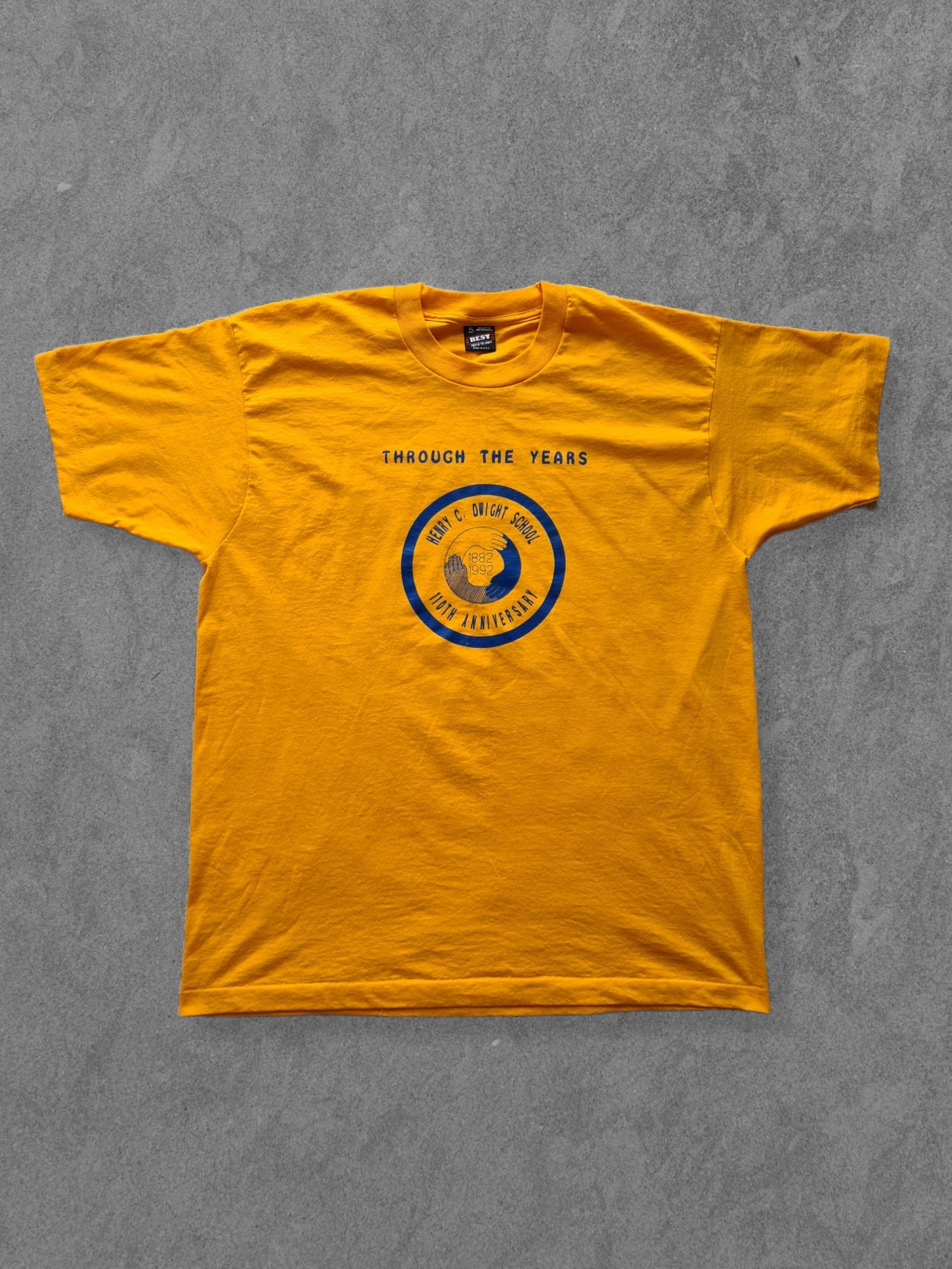 De vintage winkel met tweedehands kleding uit de thrift | 1992 FRUIT OF THE LOOM ''THE YEARS'' T-SHIRT [XL] T-SHIRT