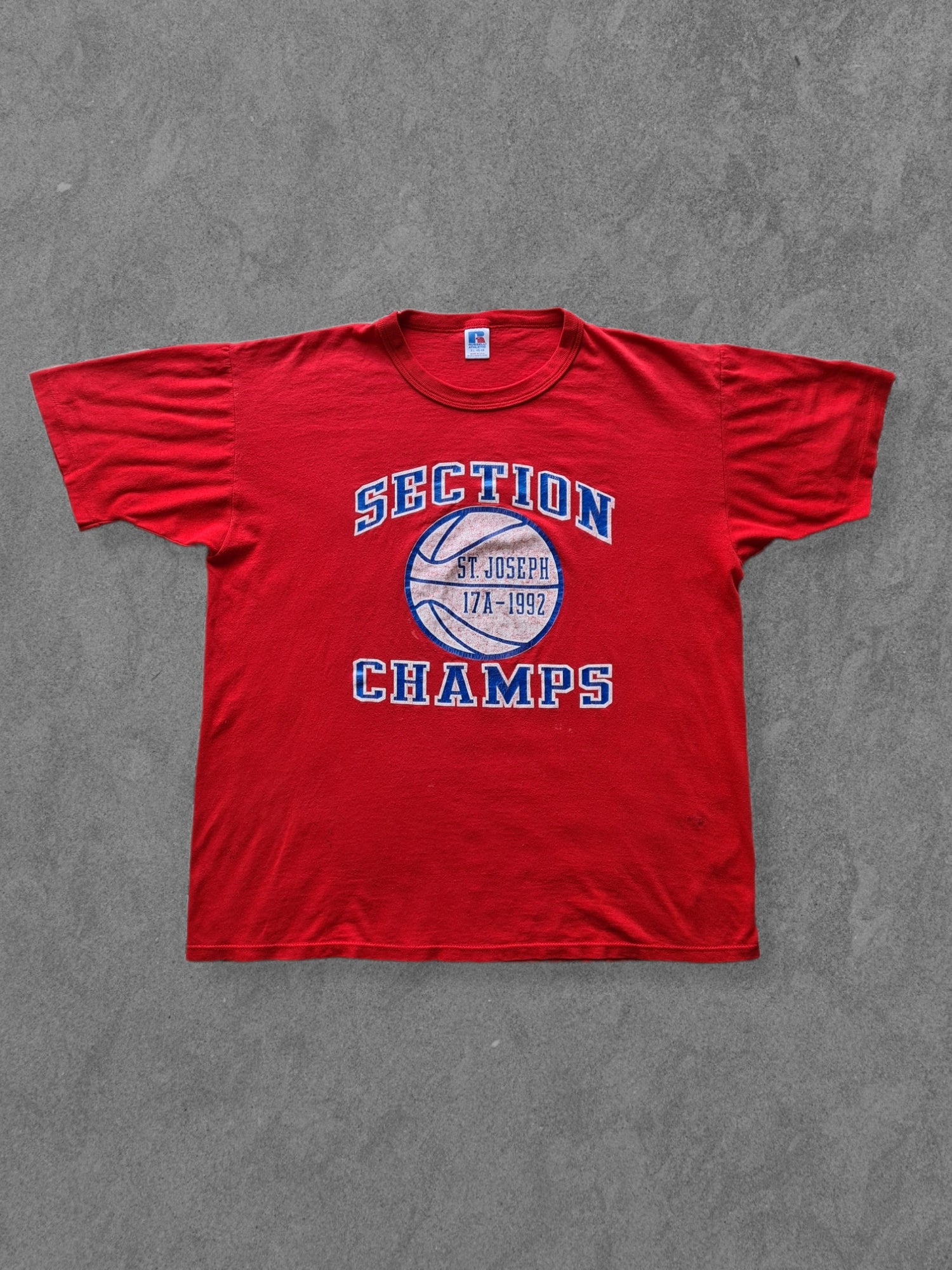 De vintage winkel met tweedehands kleding uit de thrift | 1992 RUSSELL ATHLETIC ''ST. JOSEPH'' T-SHIRT [XL] T-SHIRT