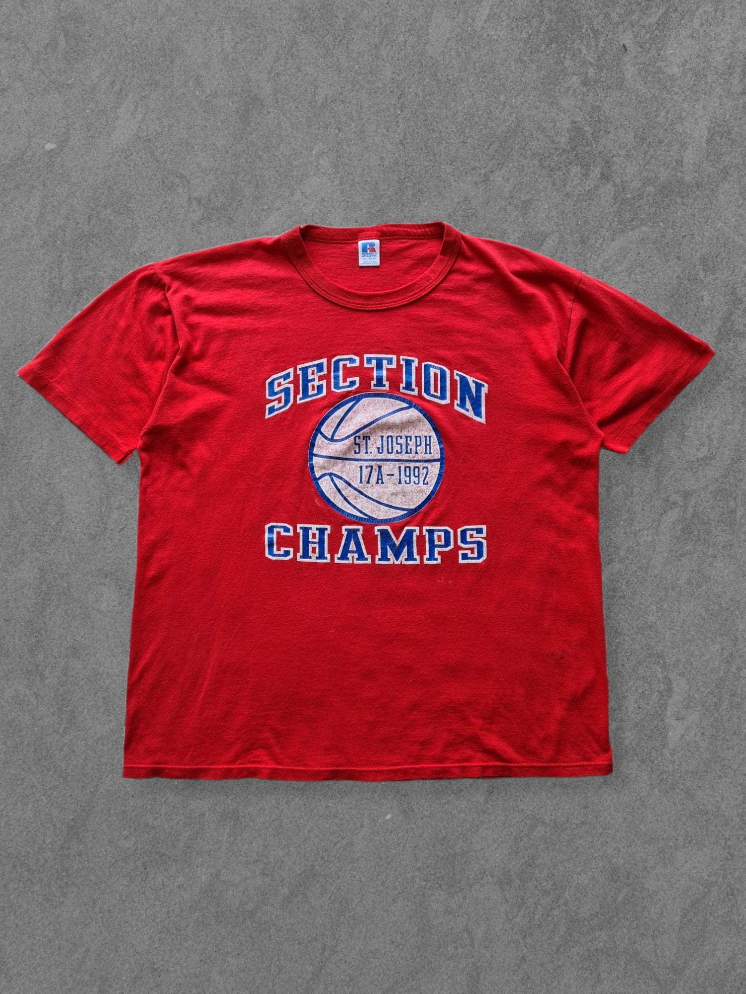 De vintage winkel met tweedehands kleding uit de thrift | 1992 RUSSELL ATHLETIC ''ST. JOSEPH'' T-SHIRT [XL] T-SHIRT