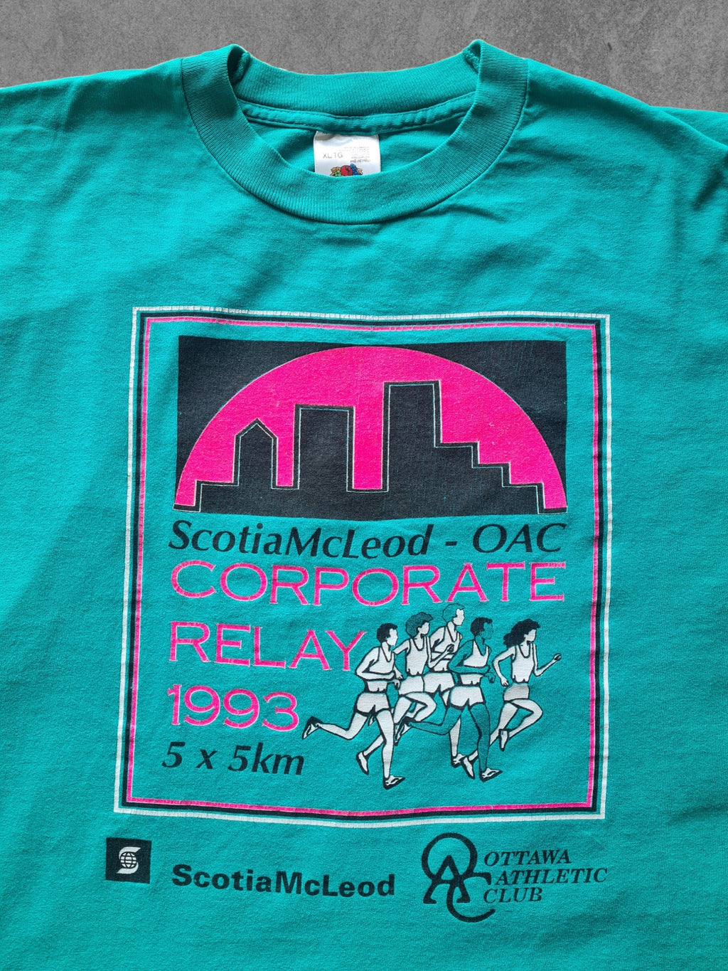 De vintage winkel met tweedehands kleding uit de thrift | 1993 FRUIT OF THE LOOM ''SCOTIA MCLEOD'' T-SHIRT [XL] T-SHIRT