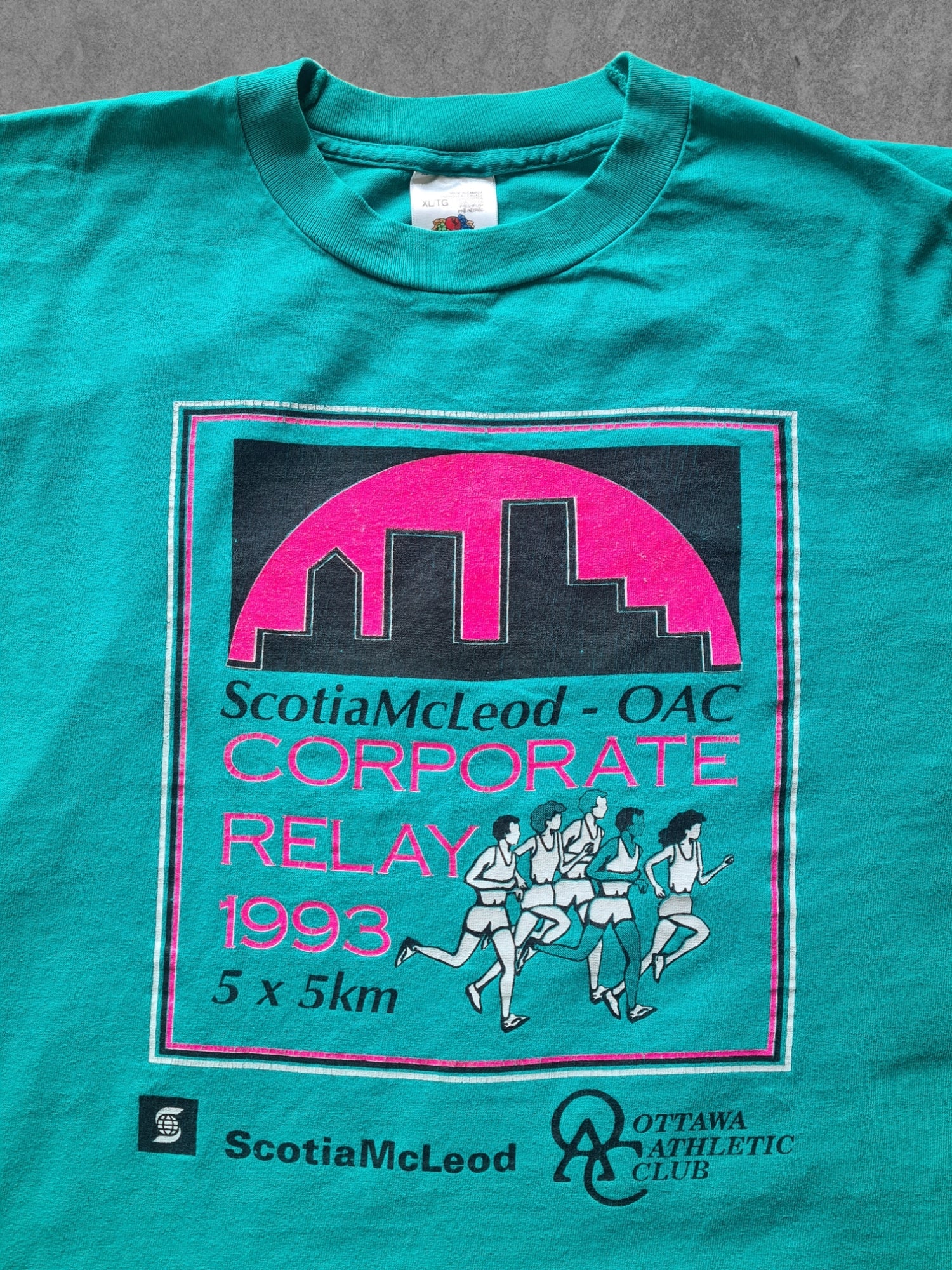 De vintage winkel met tweedehands kleding uit de thrift | 1993 FRUIT OF THE LOOM ''SCOTIA MCLEOD'' T-SHIRT [XL] T-SHIRT