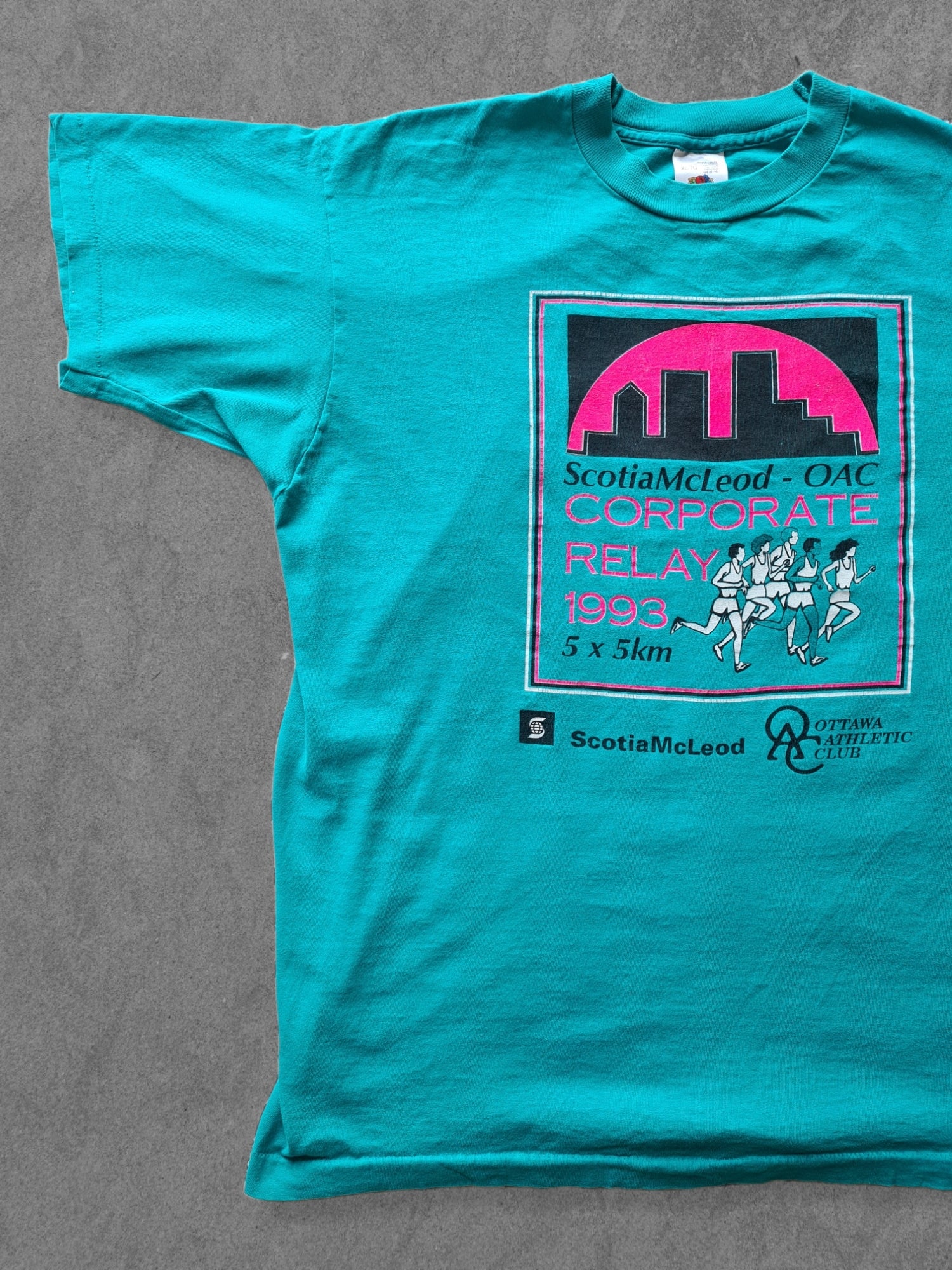 De vintage winkel met tweedehands kleding uit de thrift | 1993 FRUIT OF THE LOOM ''SCOTIA MCLEOD'' T-SHIRT [XL] T-SHIRT
