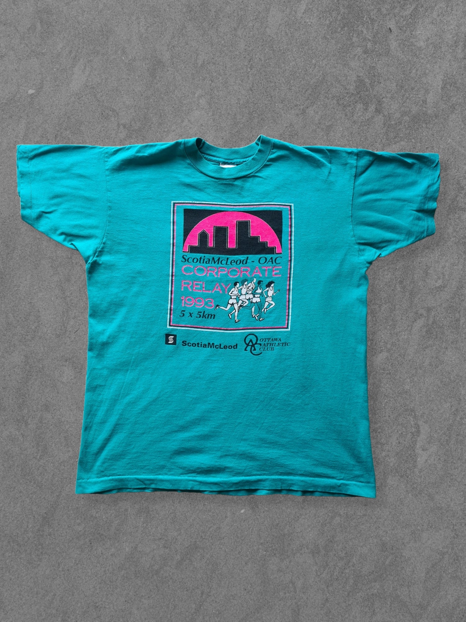 De vintage winkel met tweedehands kleding uit de thrift | 1993 FRUIT OF THE LOOM ''SCOTIA MCLEOD'' T-SHIRT [XL] T-SHIRT