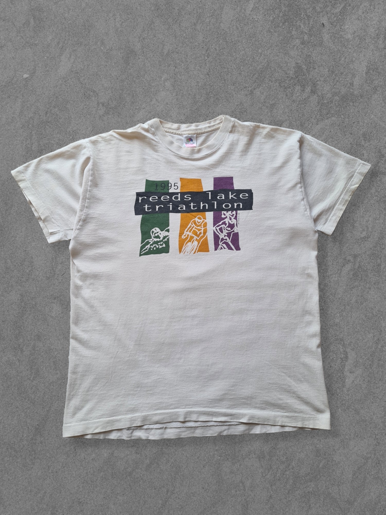 De vintage winkel met tweedehands kleding uit de thrift | 1995 FRUIT OF THE LOOM ''REEDS LAKE'' T-SHIRT [XL] T-SHIRT