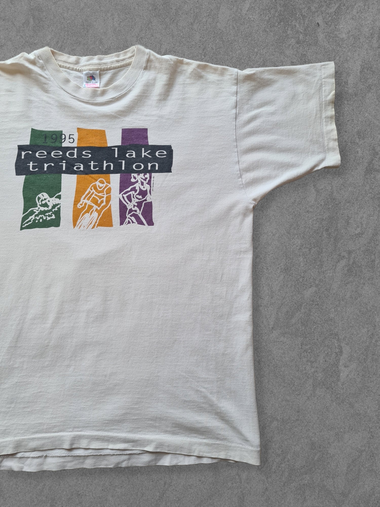 De vintage winkel met tweedehands kleding uit de thrift | 1995 FRUIT OF THE LOOM ''REEDS LAKE'' T-SHIRT [XL] T-SHIRT
