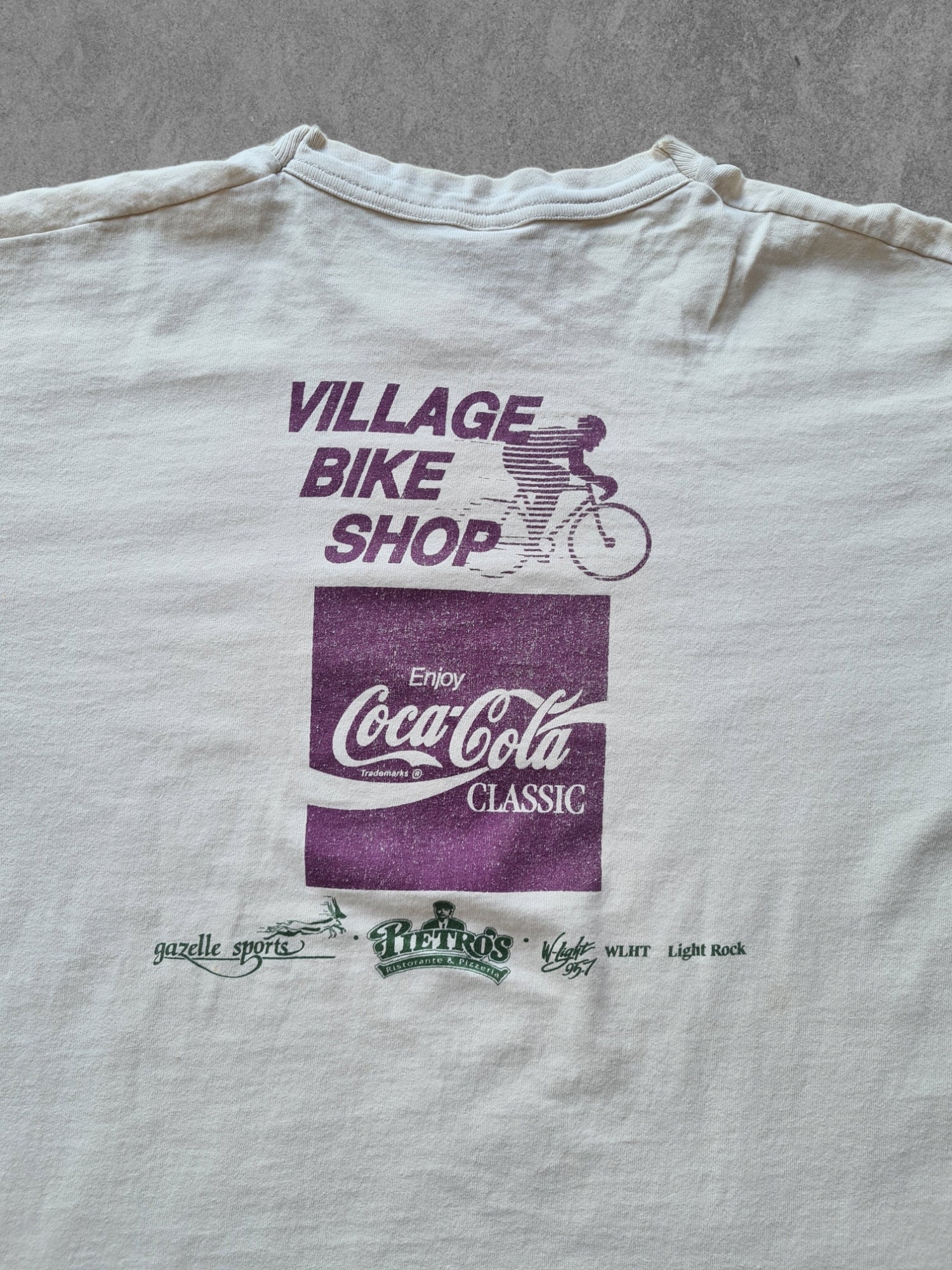 De vintage winkel met tweedehands kleding uit de thrift | 1995 FRUIT OF THE LOOM ''REEDS LAKE'' T-SHIRT [XL] T-SHIRT