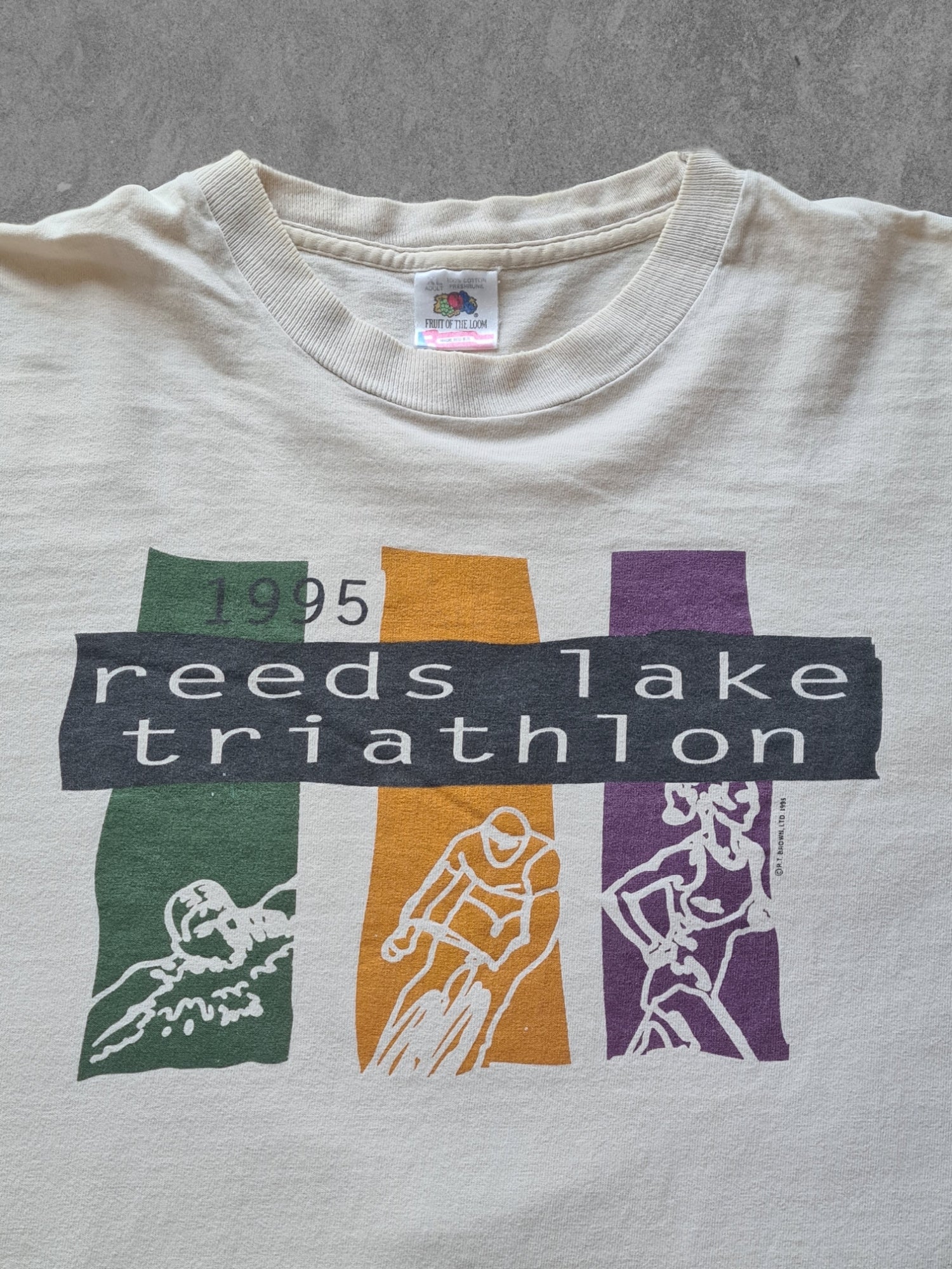 De vintage winkel met tweedehands kleding uit de thrift | 1995 FRUIT OF THE LOOM ''REEDS LAKE'' T-SHIRT [XL] T-SHIRT