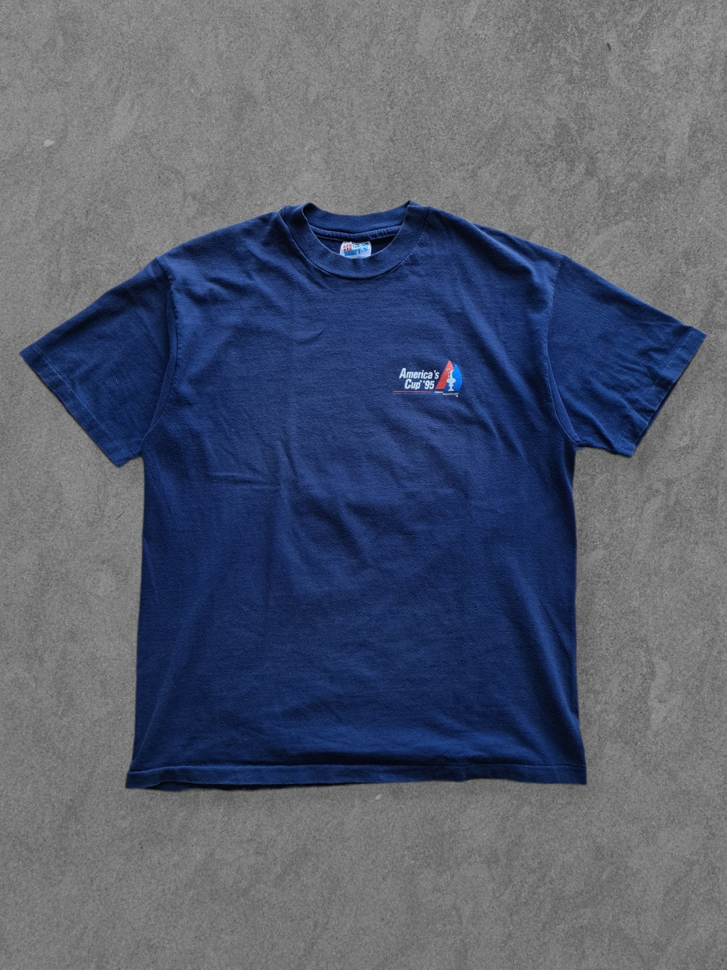 De vintage winkel met tweedehands kleding uit de thrift | 1995 HANES ''AMERICA'S CUP'' T-SHIRT [XL] T-SHIRT