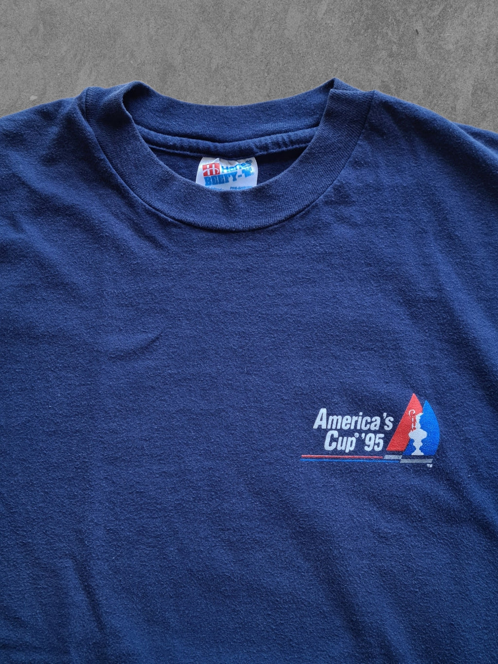 De vintage winkel met tweedehands kleding uit de thrift | 1995 HANES ''AMERICA'S CUP'' T-SHIRT [XL] T-SHIRT
