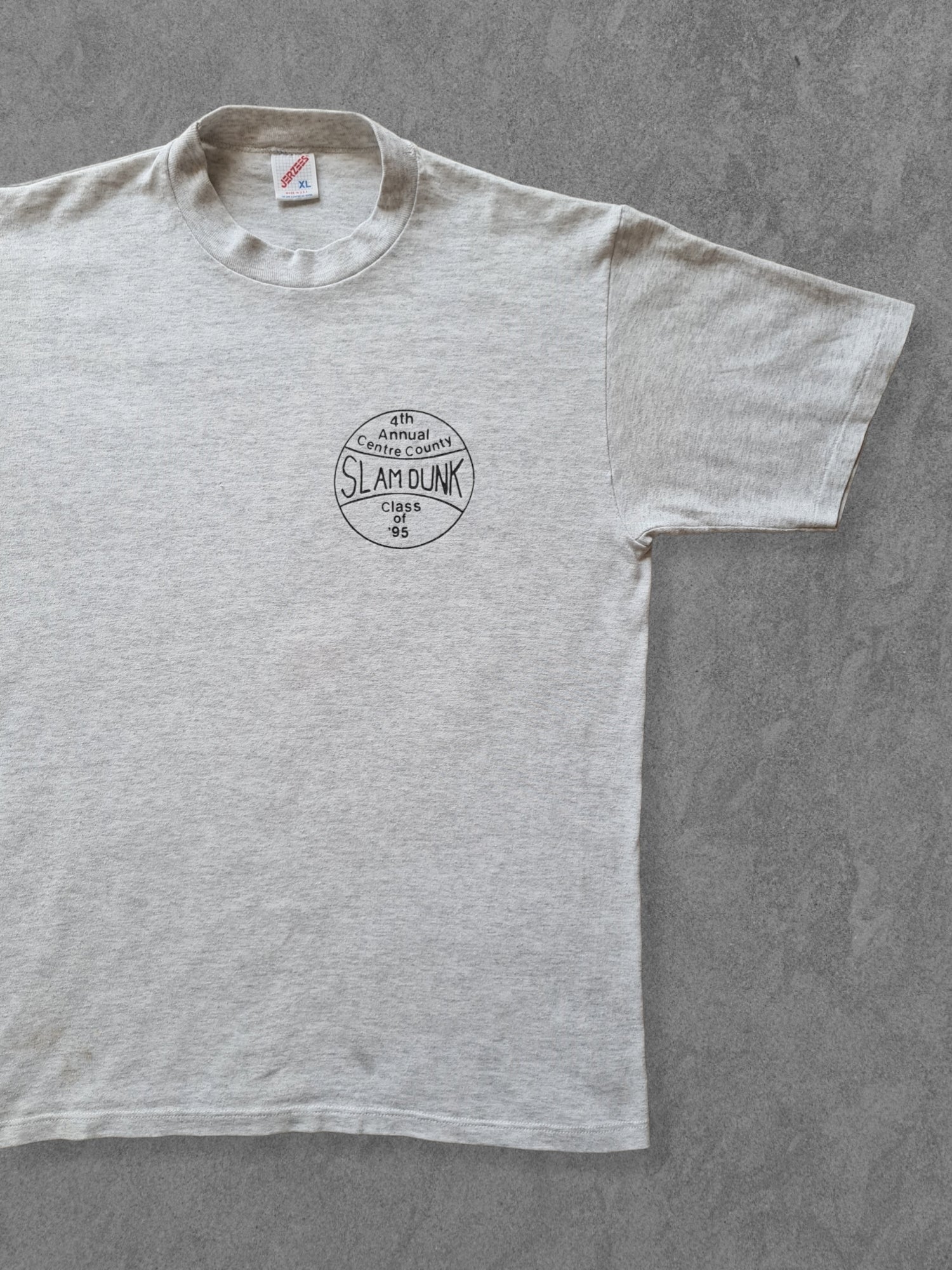 De vintage winkel met tweedehands kleding uit de thrift | 1995 JERZEES ''SLAM DUNK'' T-SHIRT [XL] T-SHIRT