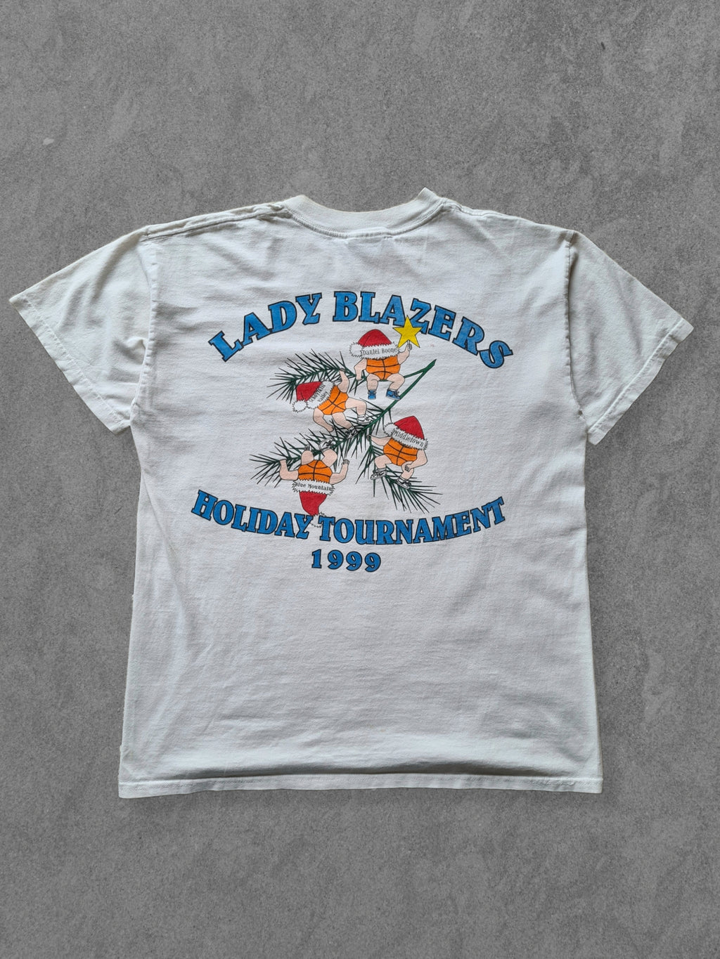 De vintage winkel met tweedehands kleding uit de thrift | 1999 GILDAN ''LADY BLAZERS'' T-SHIRT [XL] T-SHIRT
